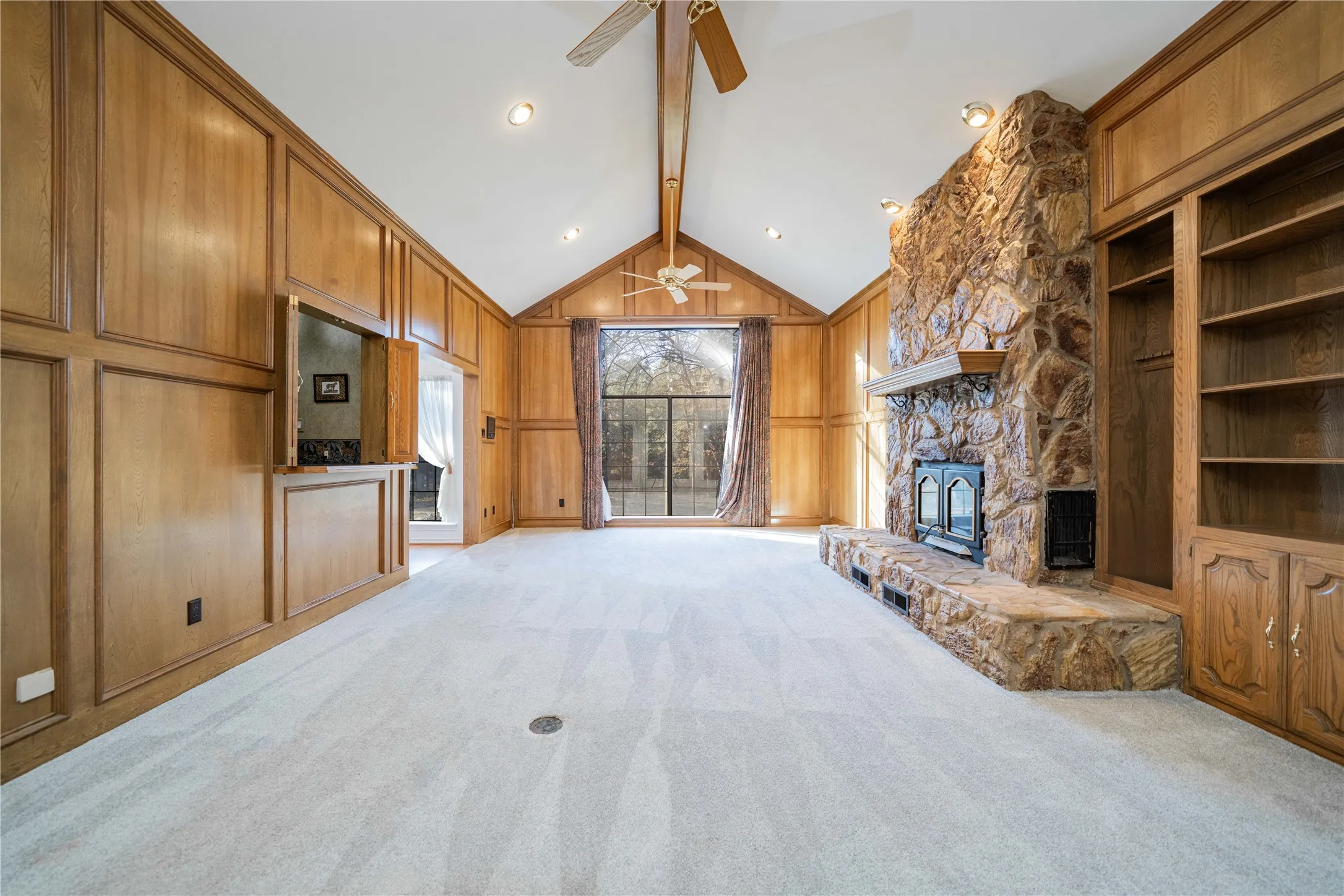Single Family Residence For Sale in Franklin (TX) County , 3199 Farm Road 2723, Mount Vernon, Texas 75457, 4 Bedroom, 3 Bathroom, 2 Garage spaces, 3,286 Sqft, built in 1989, mls#21348171, Real Estate Agent in Mount Vernon, Homes For Sale in Franklin (TX) county, Homes For Sale in Mount Vernon, Realtor in Mount Vernon Texas, Real Estate Brokerage Independent Realty Texas, Luminita Cordes Realtor