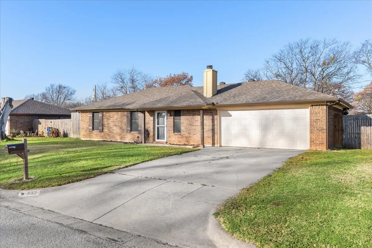 Single Family Residence For Sale in Johnson County , 432 Post Oak Lane, Burleson, Texas 76028, 3 Bedroom, 1 Bathroom, 2 Garage spaces, 999 Sqft, built in 1983, mls#21358625, Real Estate Agent in Burleson, Homes For Sale in Johnson county, Homes For Sale in Burleson, Realtor in Burleson Texas, Real Estate Brokerage Independent Realty Texas, Luminita Cordes Realtor