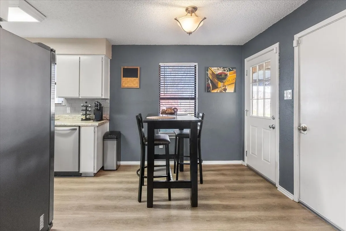 Single Family Residence For Sale in Johnson County , 432 Post Oak Lane, Burleson, Texas 76028, 3 Bedroom, 1 Bathroom, 2 Garage spaces, 999 Sqft, built in 1983, mls#21358625, Real Estate Agent in Burleson, Homes For Sale in Johnson county, Homes For Sale in Burleson, Realtor in Burleson Texas, Real Estate Brokerage Independent Realty Texas, Luminita Cordes Realtor