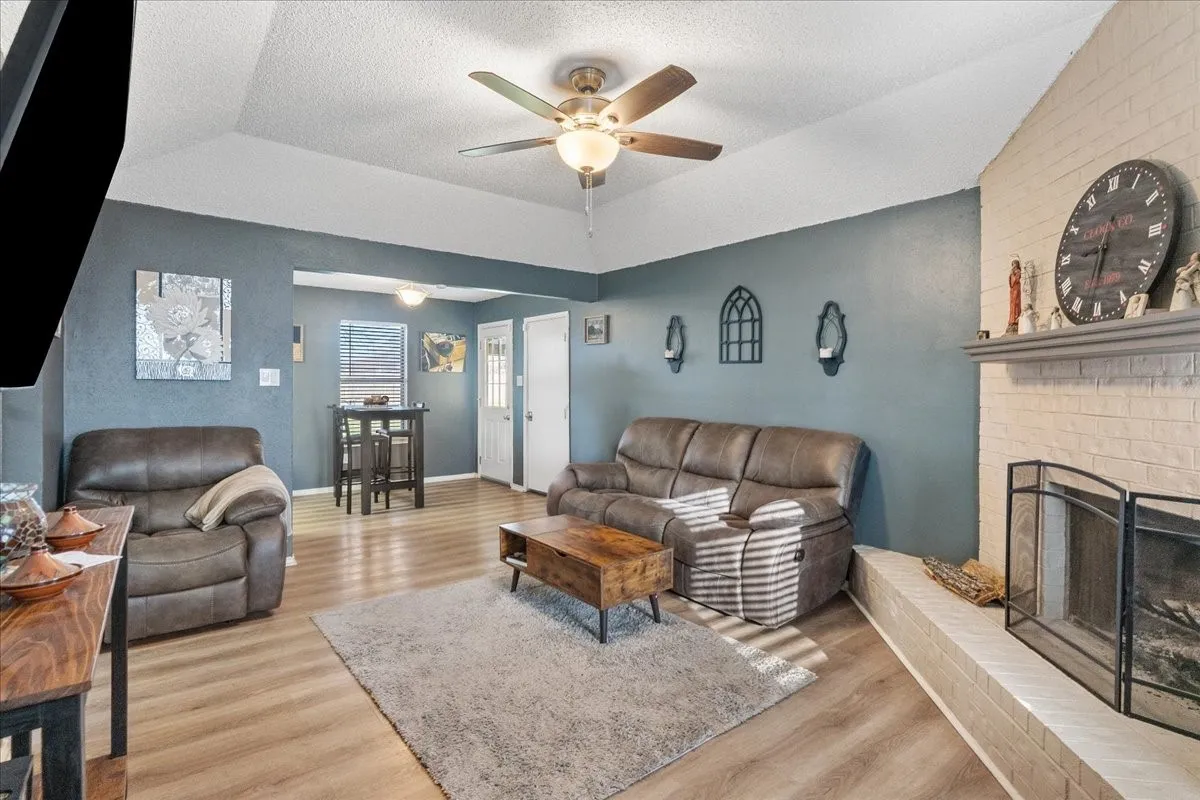 Single Family Residence For Sale in Johnson County , 432 Post Oak Lane, Burleson, Texas 76028, 3 Bedroom, 1 Bathroom, 2 Garage spaces, 999 Sqft, built in 1983, mls#21358625, Real Estate Agent in Burleson, Homes For Sale in Johnson county, Homes For Sale in Burleson, Realtor in Burleson Texas, Real Estate Brokerage Independent Realty Texas, Luminita Cordes Realtor