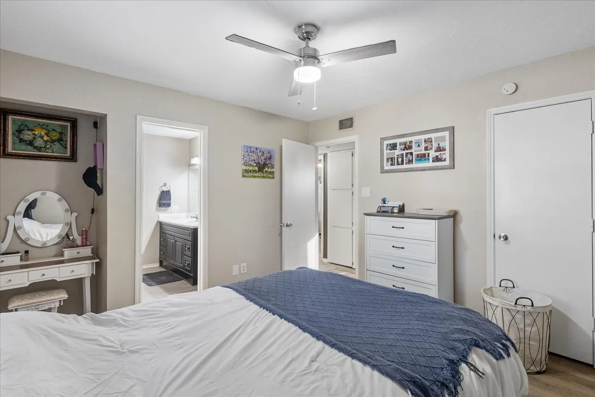 Single Family Residence For Sale in Johnson County , 432 Post Oak Lane, Burleson, Texas 76028, 3 Bedroom, 1 Bathroom, 2 Garage spaces, 999 Sqft, built in 1983, mls#21358625, Real Estate Agent in Burleson, Homes For Sale in Johnson county, Homes For Sale in Burleson, Realtor in Burleson Texas, Real Estate Brokerage Independent Realty Texas, Luminita Cordes Realtor