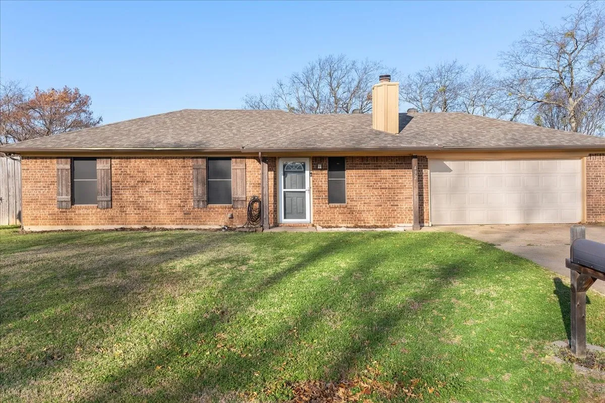 Single Family Residence For Sale in Johnson County , 432 Post Oak Lane, Burleson, Texas 76028, 3 Bedroom, 1 Bathroom, 2 Garage spaces, 999 Sqft, built in 1983, mls#21358625, Real Estate Agent in Burleson, Homes For Sale in Johnson county, Homes For Sale in Burleson, Realtor in Burleson Texas, Real Estate Brokerage Independent Realty Texas, Luminita Cordes Realtor