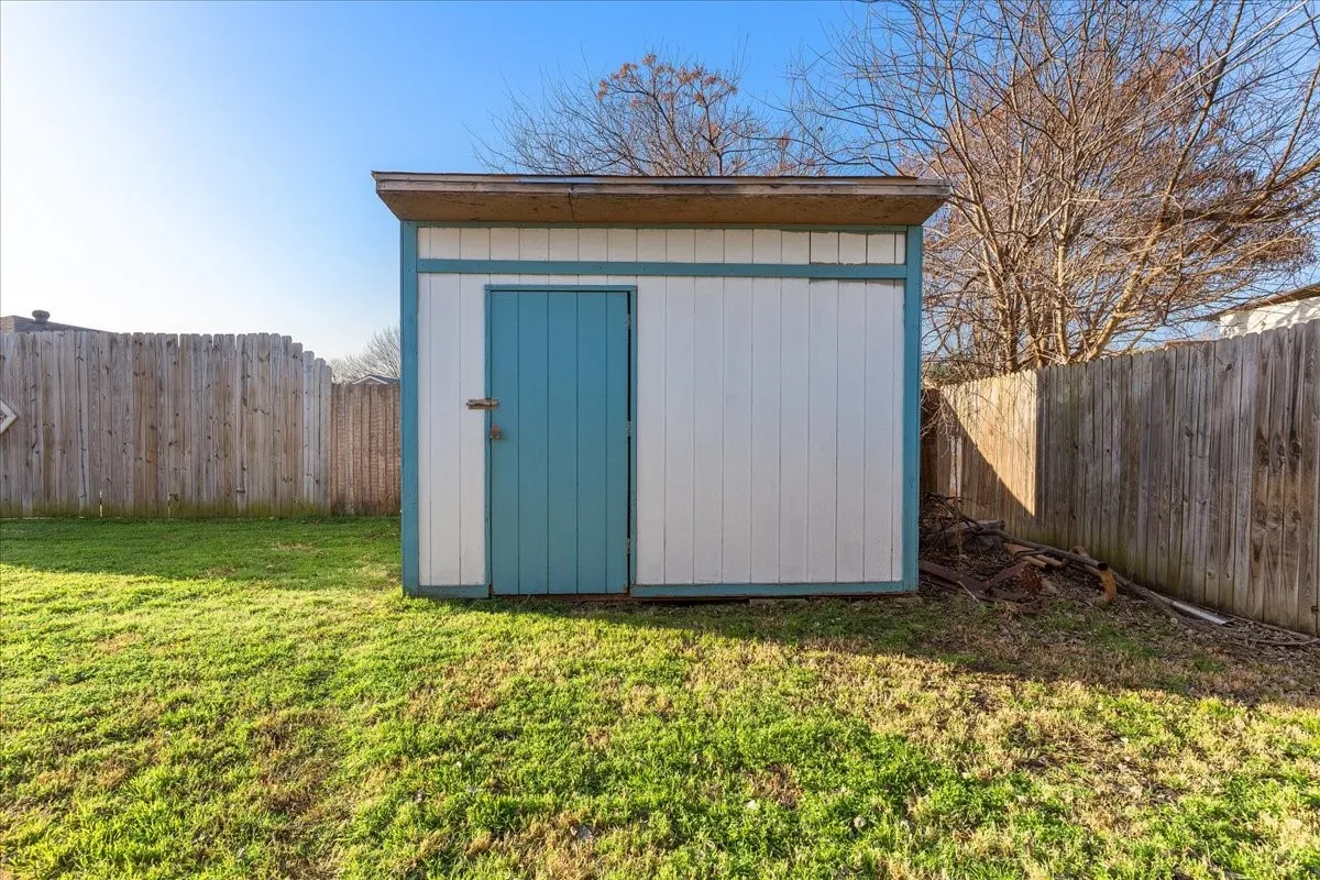 Single Family Residence For Sale in Johnson County , 432 Post Oak Lane, Burleson, Texas 76028, 3 Bedroom, 1 Bathroom, 2 Garage spaces, 999 Sqft, built in 1983, mls#21358625, Real Estate Agent in Burleson, Homes For Sale in Johnson county, Homes For Sale in Burleson, Realtor in Burleson Texas, Real Estate Brokerage Independent Realty Texas, Luminita Cordes Realtor