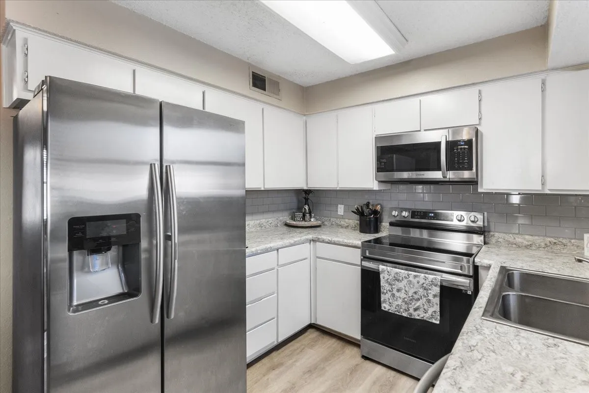 Single Family Residence For Sale in Johnson County , 432 Post Oak Lane, Burleson, Texas 76028, 3 Bedroom, 1 Bathroom, 2 Garage spaces, 999 Sqft, built in 1983, mls#21358625, Real Estate Agent in Burleson, Homes For Sale in Johnson county, Homes For Sale in Burleson, Realtor in Burleson Texas, Real Estate Brokerage Independent Realty Texas, Luminita Cordes Realtor