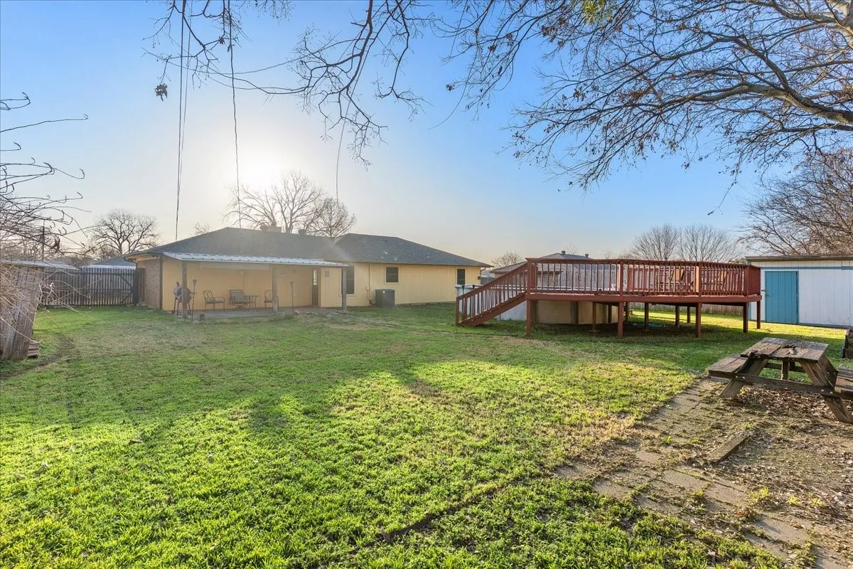 Single Family Residence For Sale in Johnson County , 432 Post Oak Lane, Burleson, Texas 76028, 3 Bedroom, 1 Bathroom, 2 Garage spaces, 999 Sqft, built in 1983, mls#21358625, Real Estate Agent in Burleson, Homes For Sale in Johnson county, Homes For Sale in Burleson, Realtor in Burleson Texas, Real Estate Brokerage Independent Realty Texas, Luminita Cordes Realtor