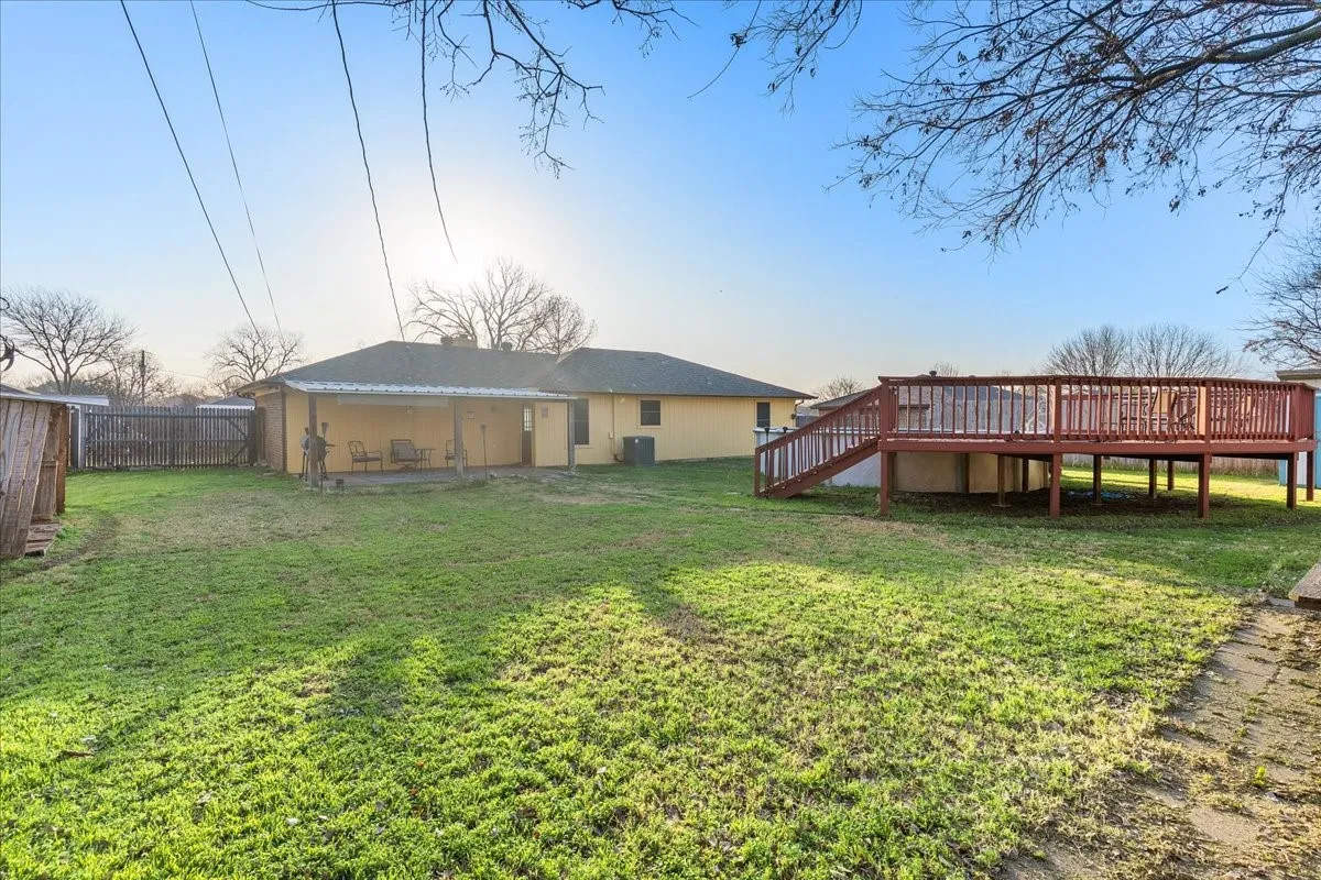 Single Family Residence For Sale in Johnson County , 432 Post Oak Lane, Burleson, Texas 76028, 3 Bedroom, 1 Bathroom, 2 Garage spaces, 999 Sqft, built in 1983, mls#21358625, Real Estate Agent in Burleson, Homes For Sale in Johnson county, Homes For Sale in Burleson, Realtor in Burleson Texas, Real Estate Brokerage Independent Realty Texas, Luminita Cordes Realtor