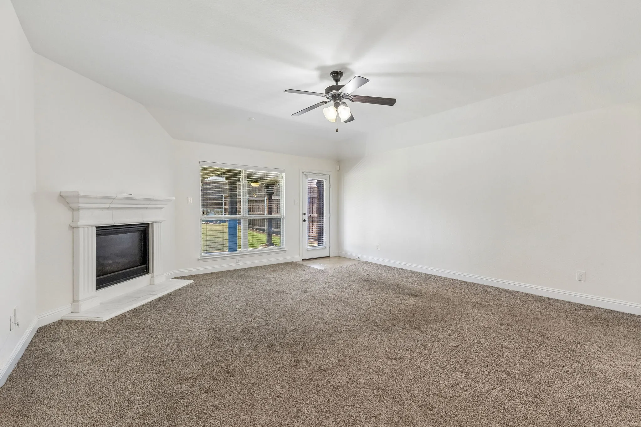 Single Family Residence For Sale in Rockwall County , 157 Pleasant Hill Lane, Fate, Texas 75189, 3 Bedroom, 2 Bathroom, 2 Garage spaces, 1,872 Sqft, built in 2014, mls#21357040, Real Estate Agent in Fate, Homes For Sale in Rockwall county, Homes For Sale in Fate, Realtor in Fate Texas, Real Estate Brokerage Independent Realty Texas, Luminita Cordes Realtor