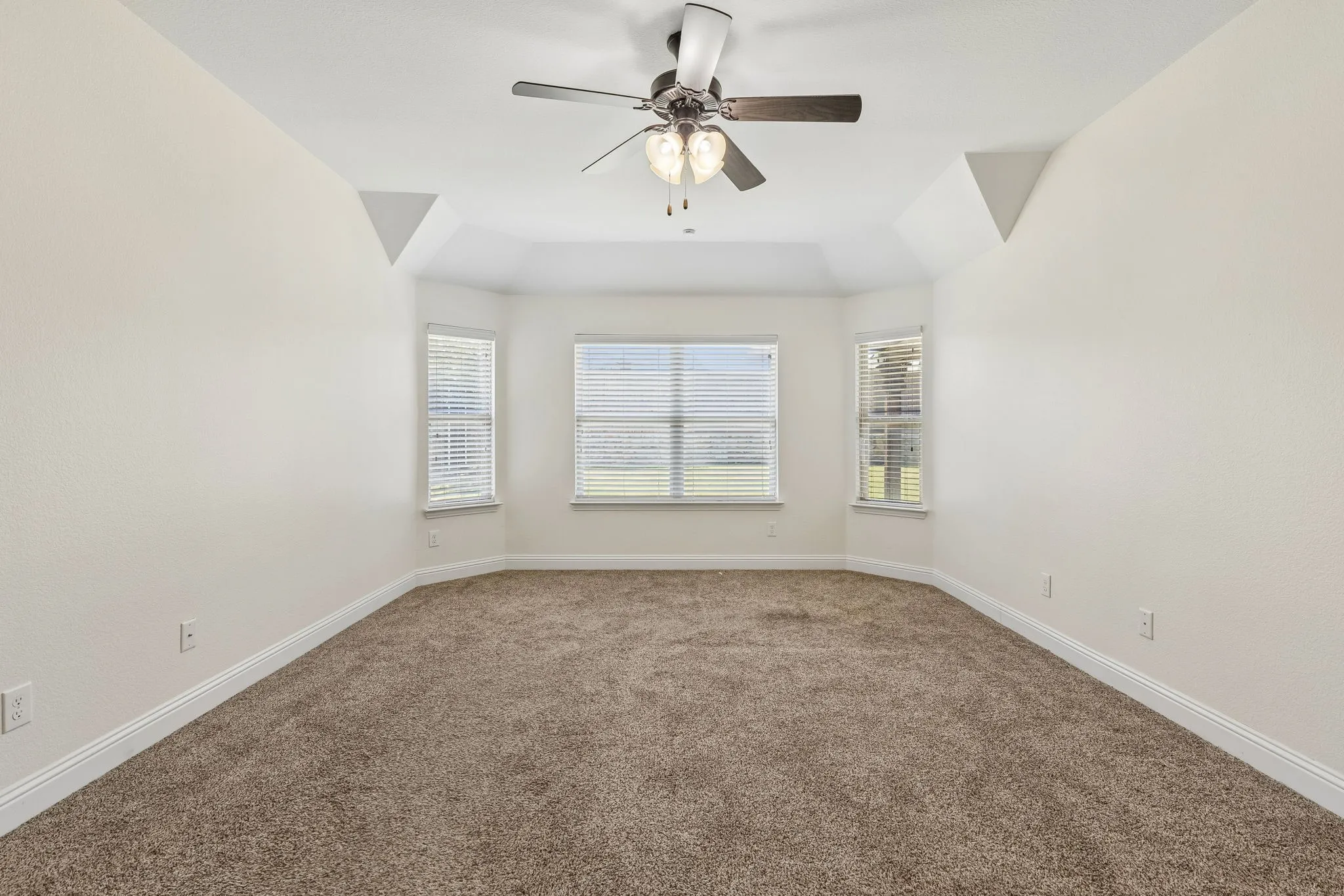 Single Family Residence For Sale in Rockwall County , 157 Pleasant Hill Lane, Fate, Texas 75189, 3 Bedroom, 2 Bathroom, 2 Garage spaces, 1,872 Sqft, built in 2014, mls#21357040, Real Estate Agent in Fate, Homes For Sale in Rockwall county, Homes For Sale in Fate, Realtor in Fate Texas, Real Estate Brokerage Independent Realty Texas, Luminita Cordes Realtor