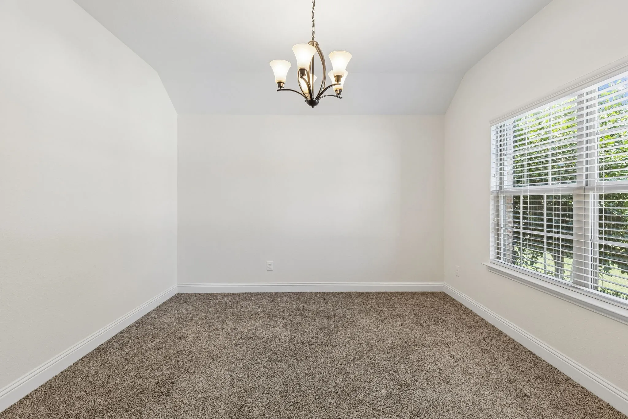 Single Family Residence For Sale in Rockwall County , 157 Pleasant Hill Lane, Fate, Texas 75189, 3 Bedroom, 2 Bathroom, 2 Garage spaces, 1,872 Sqft, built in 2014, mls#21357040, Real Estate Agent in Fate, Homes For Sale in Rockwall county, Homes For Sale in Fate, Realtor in Fate Texas, Real Estate Brokerage Independent Realty Texas, Luminita Cordes Realtor