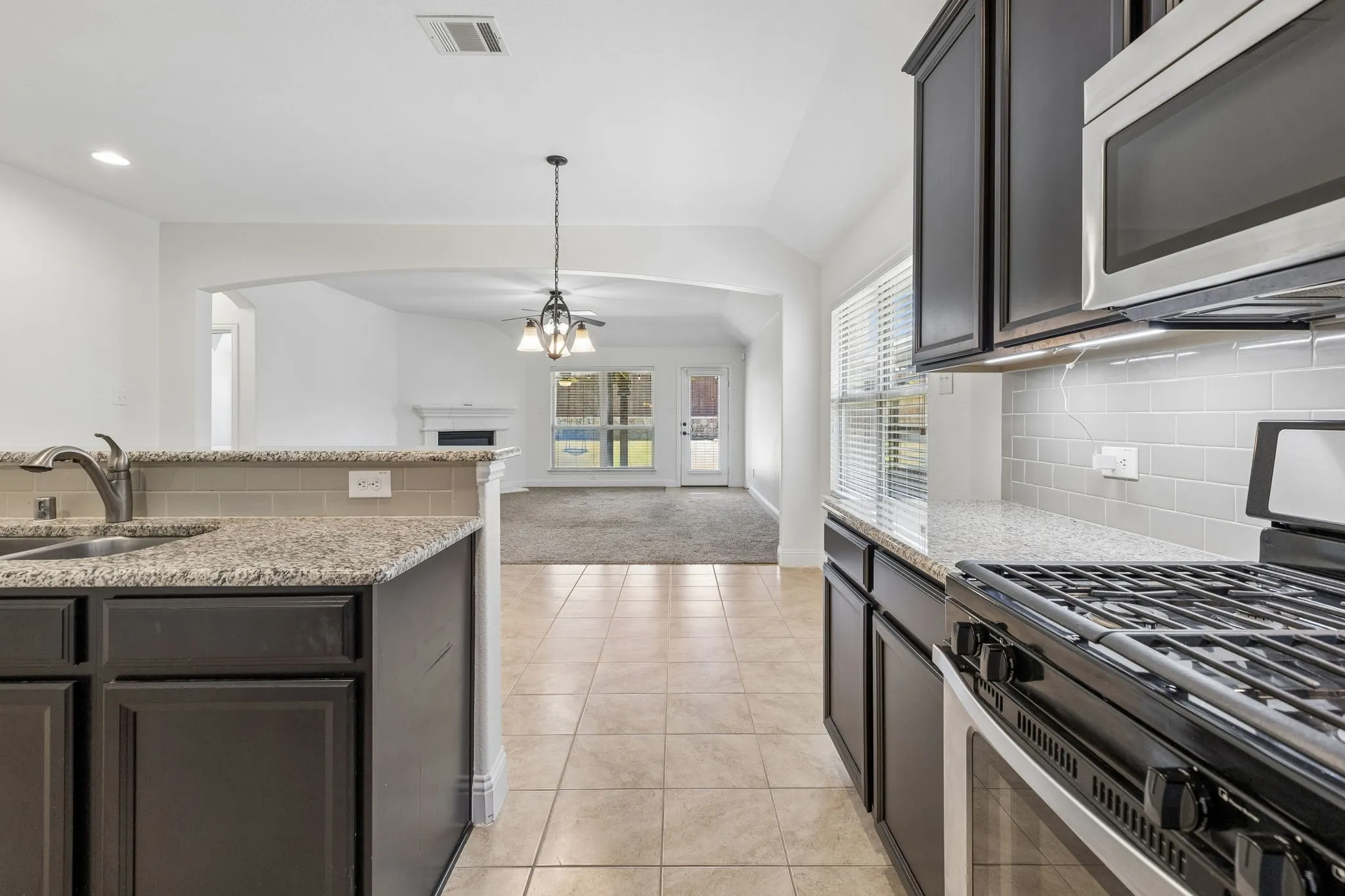 Single Family Residence For Sale in Rockwall County , 157 Pleasant Hill Lane, Fate, Texas 75189, 3 Bedroom, 2 Bathroom, 2 Garage spaces, 1,872 Sqft, built in 2014, mls#21357040, Real Estate Agent in Fate, Homes For Sale in Rockwall county, Homes For Sale in Fate, Realtor in Fate Texas, Real Estate Brokerage Independent Realty Texas, Luminita Cordes Realtor
