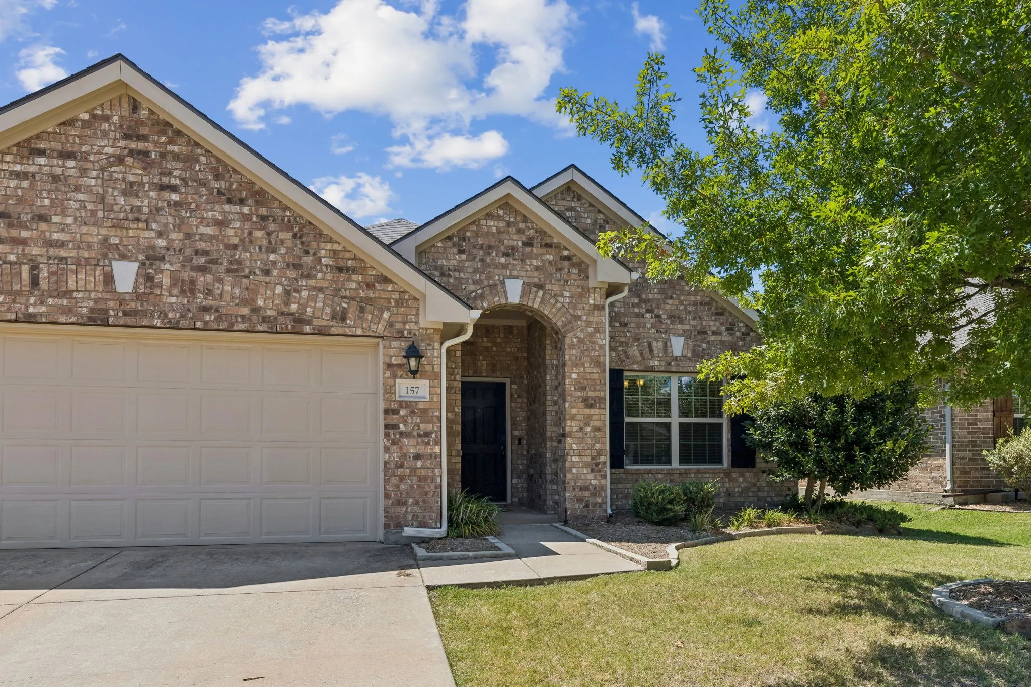 Single Family Residence For Sale in Rockwall County , 157 Pleasant Hill Lane, Fate, Texas 75189, 3 Bedroom, 2 Bathroom, 2 Garage spaces, 1,872 Sqft, built in 2014, mls#21357040, Real Estate Agent in Fate, Homes For Sale in Rockwall county, Homes For Sale in Fate, Realtor in Fate Texas, Real Estate Brokerage Independent Realty Texas, Luminita Cordes Realtor