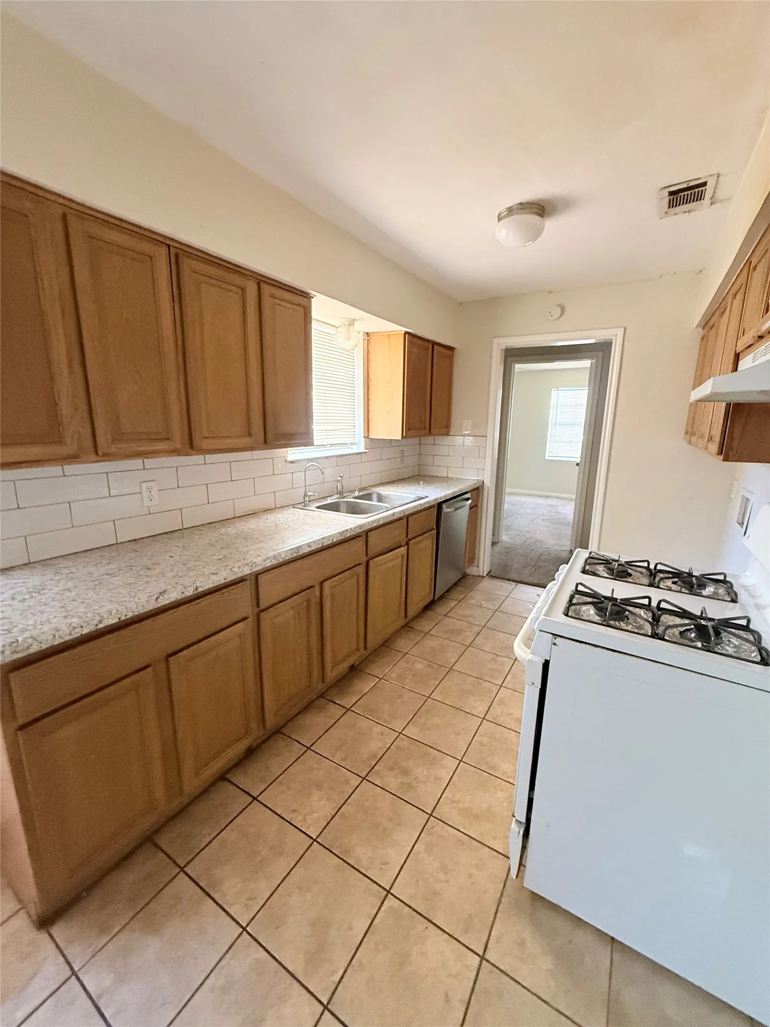 Single Family Residence For Sale in Dallas County , 3735 Susan Drive, Mesquite, Texas 75150, 3 Bedroom, 2 Bathroom, Garage spaces, 1,329 Sqft, built in 1959, mls#21358653, Real Estate Agent in Mesquite, Homes For Sale in Dallas county, Homes For Sale in Mesquite, Realtor in Mesquite Texas, Real Estate Brokerage Independent Realty Texas, Luminita Cordes Realtor