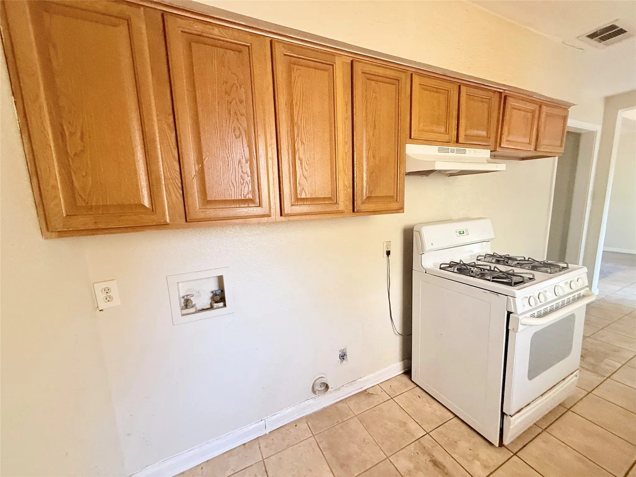 Single Family Residence For Sale in Dallas County , 3735 Susan Drive, Mesquite, Texas 75150, 3 Bedroom, 2 Bathroom, Garage spaces, 1,329 Sqft, built in 1959, mls#21358653, Real Estate Agent in Mesquite, Homes For Sale in Dallas county, Homes For Sale in Mesquite, Realtor in Mesquite Texas, Real Estate Brokerage Independent Realty Texas, Luminita Cordes Realtor