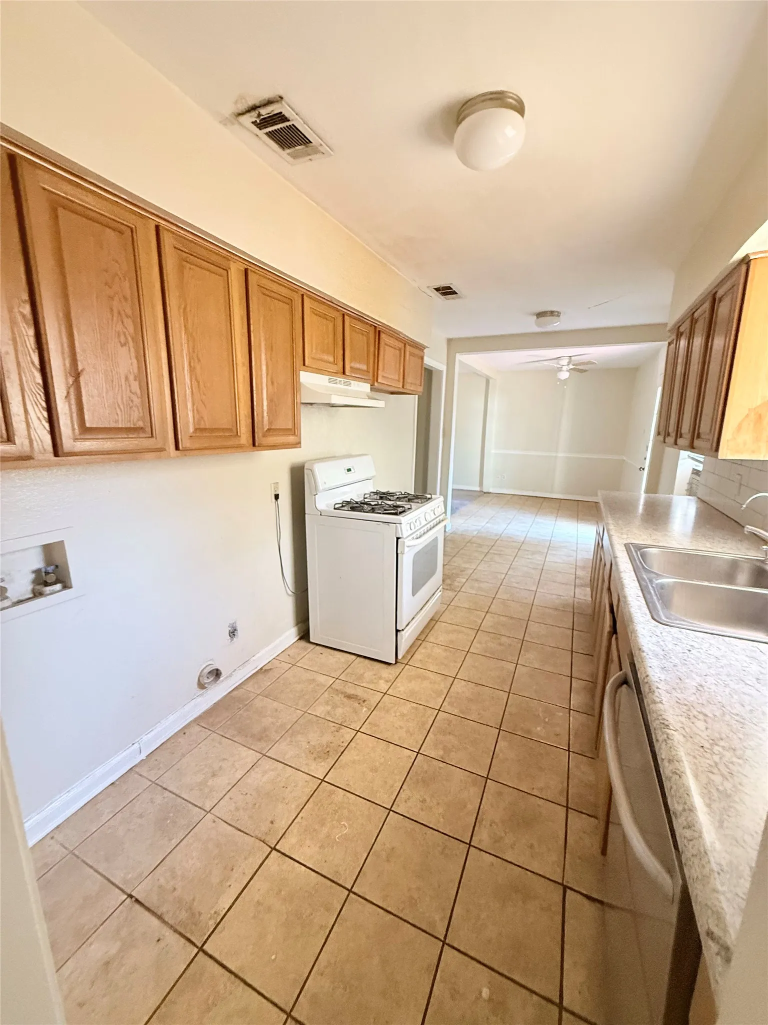 Single Family Residence For Sale in Dallas County , 3735 Susan Drive, Mesquite, Texas 75150, 3 Bedroom, 2 Bathroom, Garage spaces, 1,329 Sqft, built in 1959, mls#21358653, Real Estate Agent in Mesquite, Homes For Sale in Dallas county, Homes For Sale in Mesquite, Realtor in Mesquite Texas, Real Estate Brokerage Independent Realty Texas, Luminita Cordes Realtor