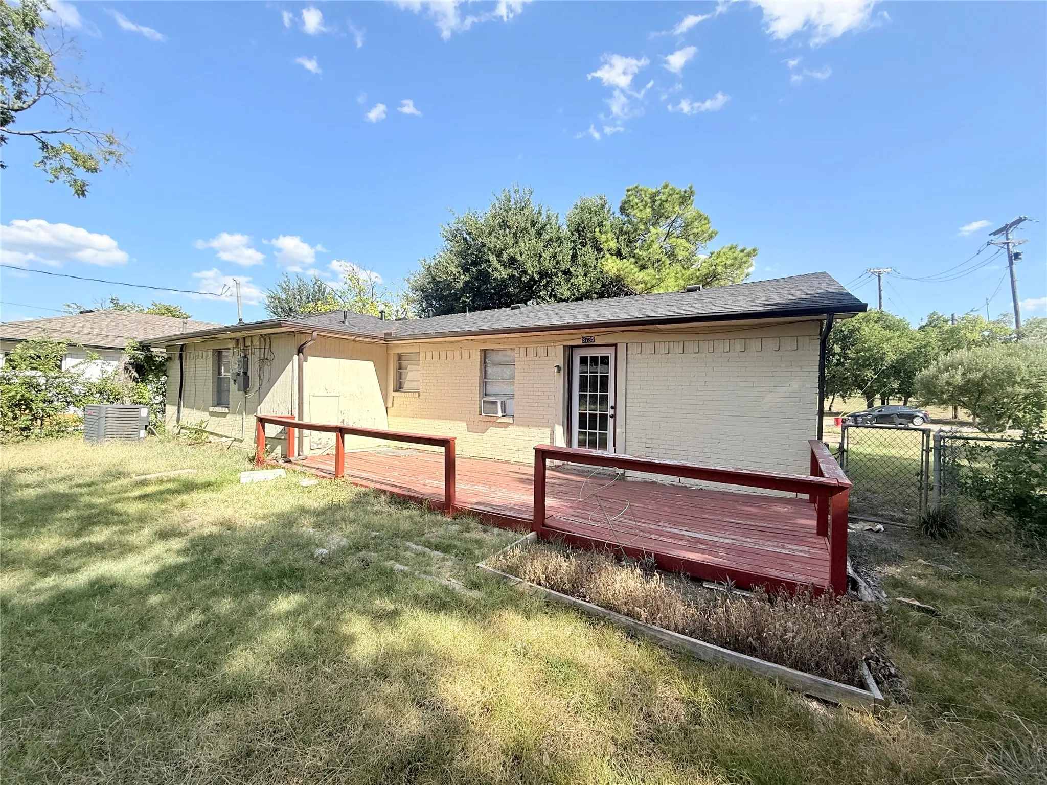Single Family Residence For Sale in Dallas County , 3735 Susan Drive, Mesquite, Texas 75150, 3 Bedroom, 2 Bathroom, Garage spaces, 1,329 Sqft, built in 1959, mls#21358653, Real Estate Agent in Mesquite, Homes For Sale in Dallas county, Homes For Sale in Mesquite, Realtor in Mesquite Texas, Real Estate Brokerage Independent Realty Texas, Luminita Cordes Realtor