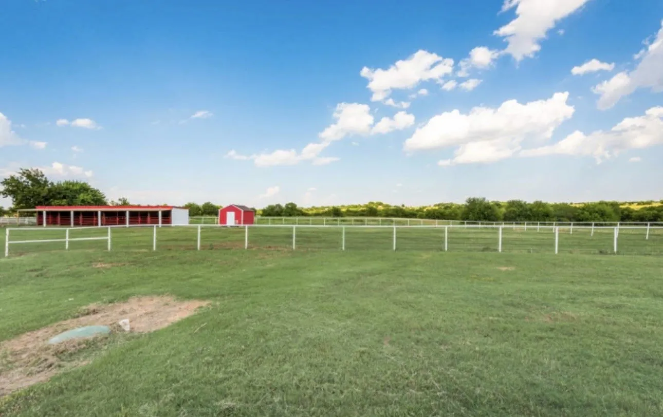 Single Family Residence For Rent in Collin County , 8110 Rawhide Road, Celina, Texas 75009, 3 Bedroom, 2 Bathroom, 2 Garage spaces, 2,218 Sqft, built in 1986, Price $3,800, mls#21358654, Real Estate Agent in Celina, Homes For Rent in Collin county, Homes For Rent in Celina, Realtor in Celina Texas, Real Estate Brokerage Independent Realty Texas, Luminita Cordes Realtor