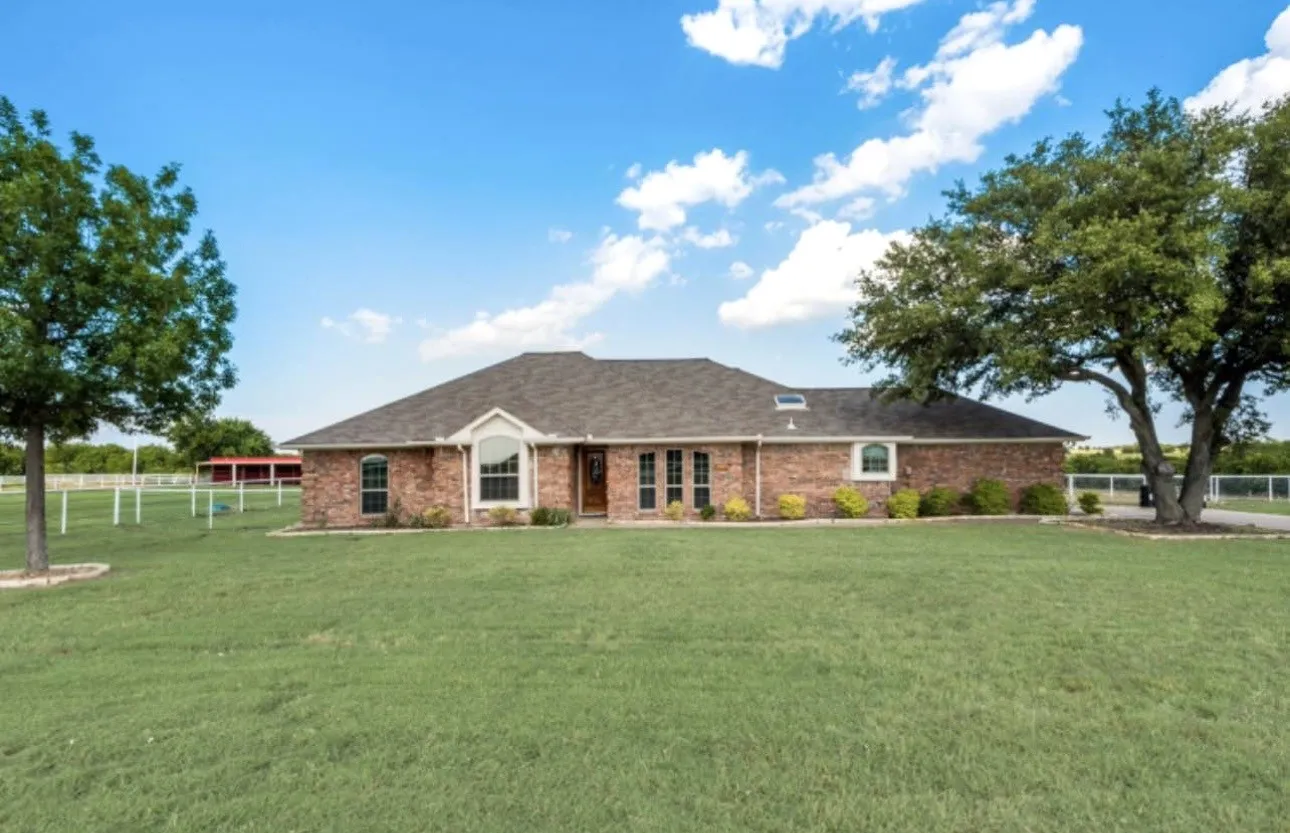 Single Family Residence For Rent in Collin County , 8110 Rawhide Road, Celina, Texas 75009, 3 Bedroom, 2 Bathroom, 2 Garage spaces, 2,218 Sqft, built in 1986, Price $3,800, mls#21358654, Real Estate Agent in Celina, Homes For Rent in Collin county, Homes For Rent in Celina, Realtor in Celina Texas, Real Estate Brokerage Independent Realty Texas, Luminita Cordes Realtor