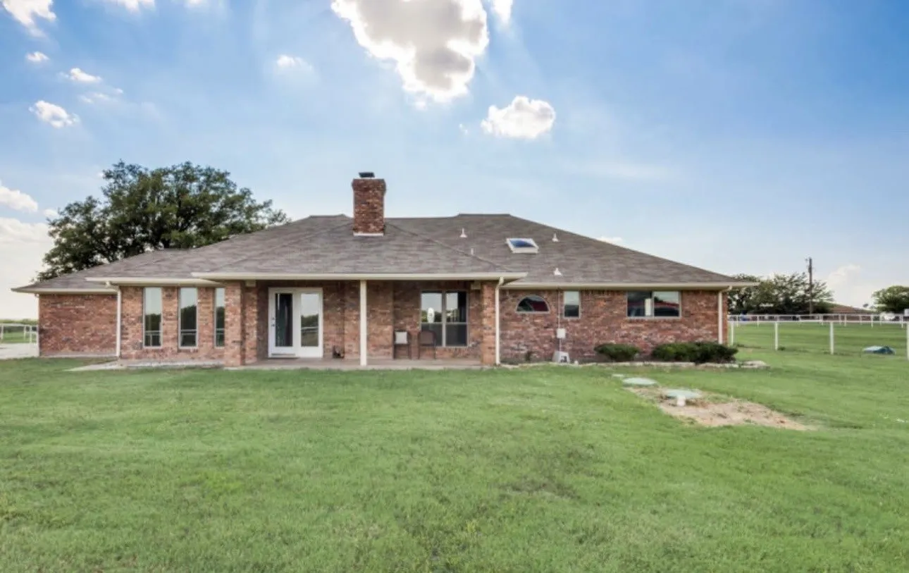 Single Family Residence For Rent in Collin County , 8110 Rawhide Road, Celina, Texas 75009, 3 Bedroom, 2 Bathroom, 2 Garage spaces, 2,218 Sqft, built in 1986, Price $3,800, mls#21358654, Real Estate Agent in Celina, Homes For Rent in Collin county, Homes For Rent in Celina, Realtor in Celina Texas, Real Estate Brokerage Independent Realty Texas, Luminita Cordes Realtor
