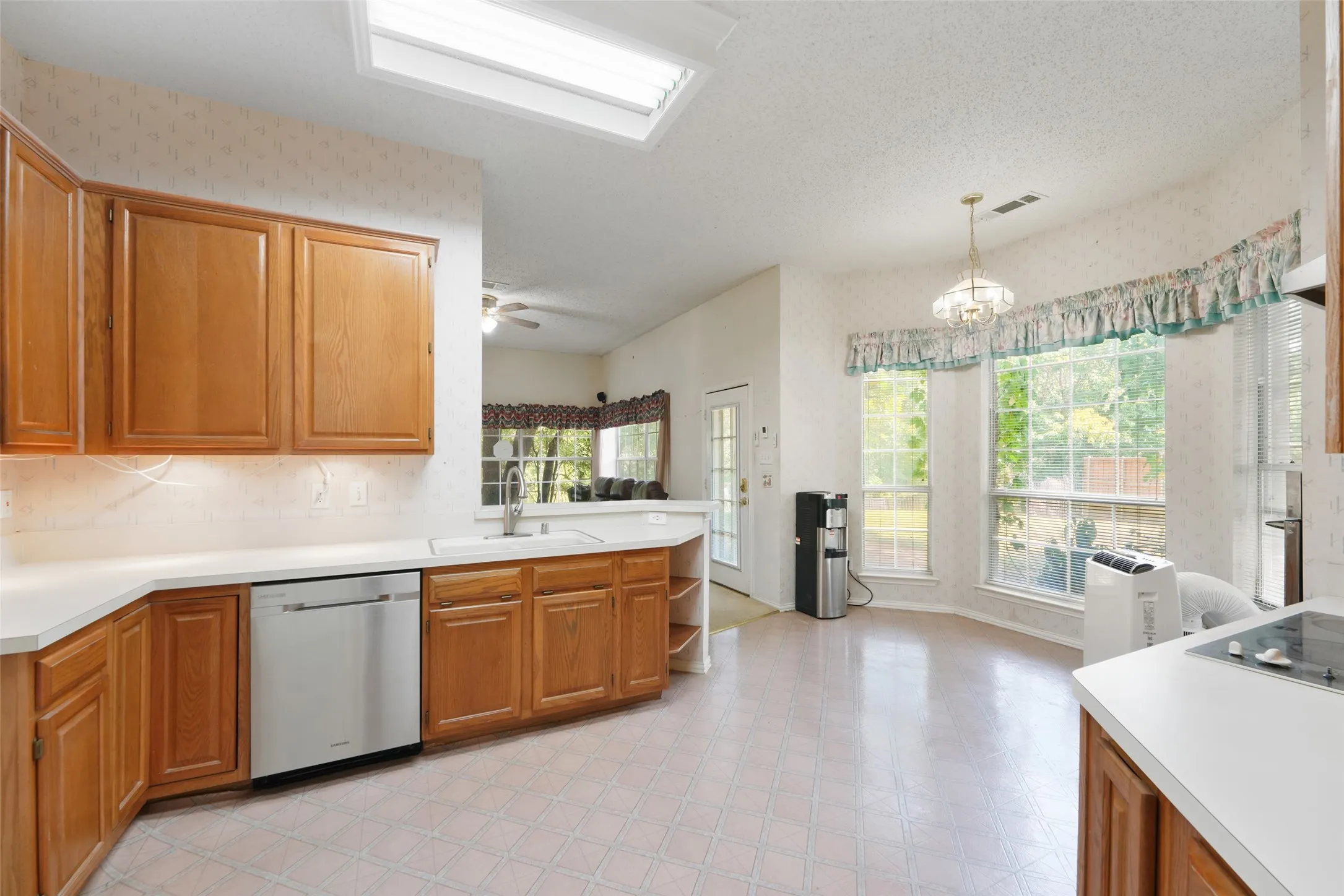 Single Family Residence For Sale in Collin County , 507 Bullingham Lane, Allen, Texas 75002, 5 Bedroom, 4 Bathroom, 2 Garage spaces, 3,024 Sqft, built in 1993, mls#21353524, Real Estate Agent in Allen, Homes For Sale in Collin county, Homes For Sale in Allen, Realtor in Allen Texas, Real Estate Brokerage Independent Realty Texas, Luminita Cordes Realtor
