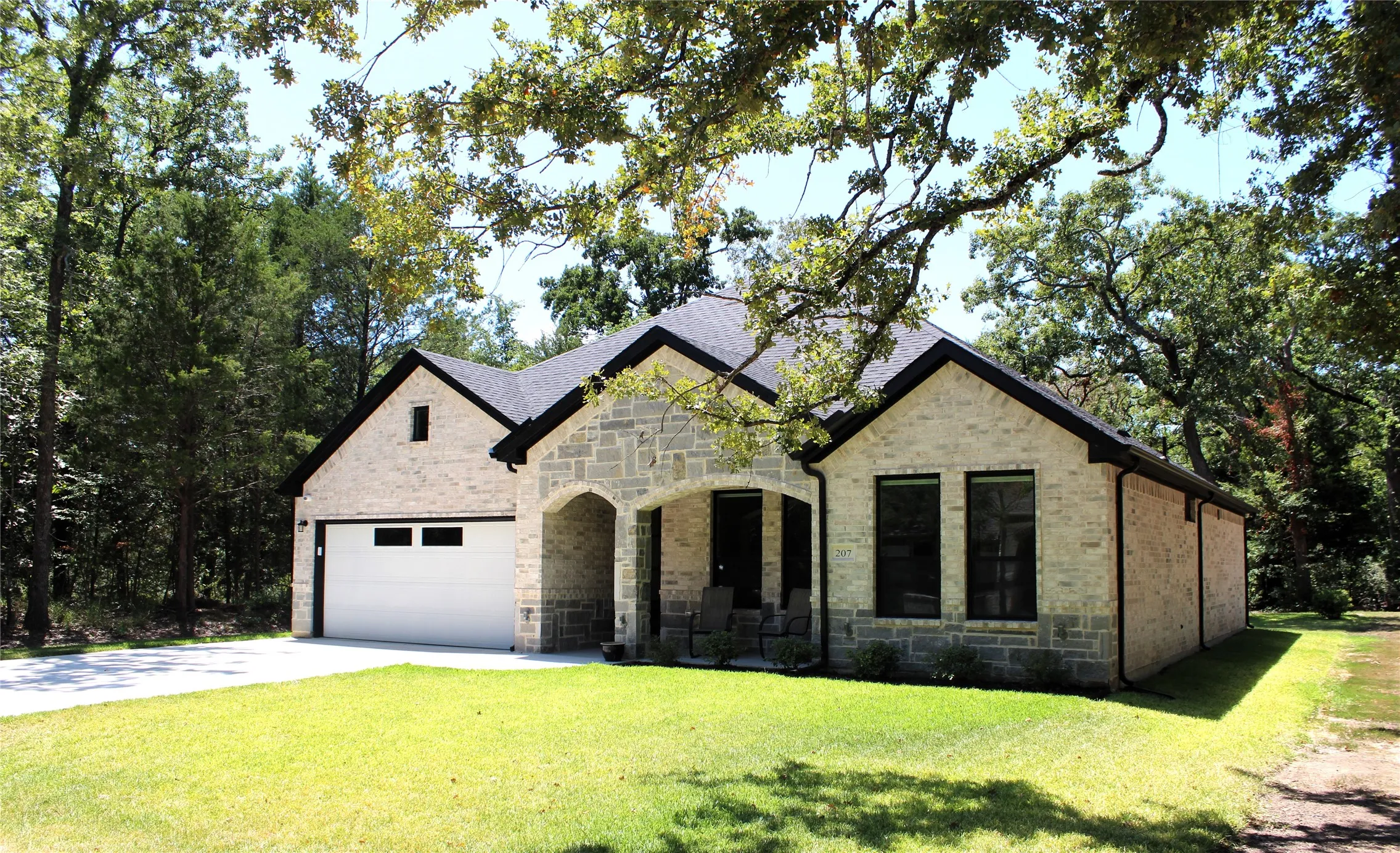 Single Family Residence For Sale in Henderson County , 207 Driftwood Drive, Trinidad, Texas 75163, 3 Bedroom, 2 Bathroom, 2 Garage spaces, 1,721 Sqft, built in 2025, mls#21358656, Real Estate Agent in Trinidad, Homes For Sale in Henderson county, Homes For Sale in Trinidad, Realtor in Trinidad Texas, Real Estate Brokerage Independent Realty Texas, Luminita Cordes Realtor