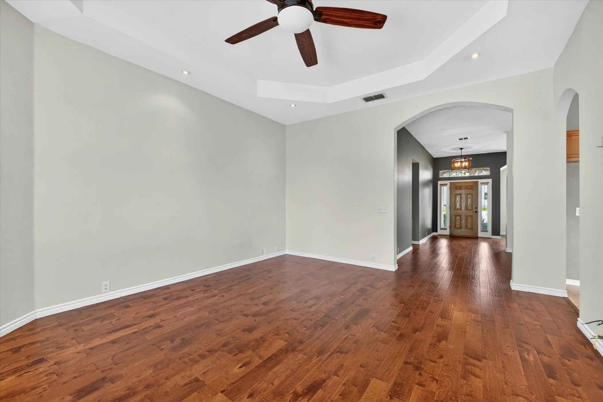 Single Family Residence For Rent in Denton County , 4909 Lansdale Drive, Flower Mound, Texas 75028, 3 Bedroom, 2 Bathroom, 2 Garage spaces, 2,237 Sqft, built in 1993, Price $3,200, mls#21358657, Real Estate Agent in Flower Mound, Homes For Rent in Denton county, Homes For Rent in Flower Mound, Realtor in Flower Mound Texas, Real Estate Brokerage Independent Realty Texas, Luminita Cordes Realtor
