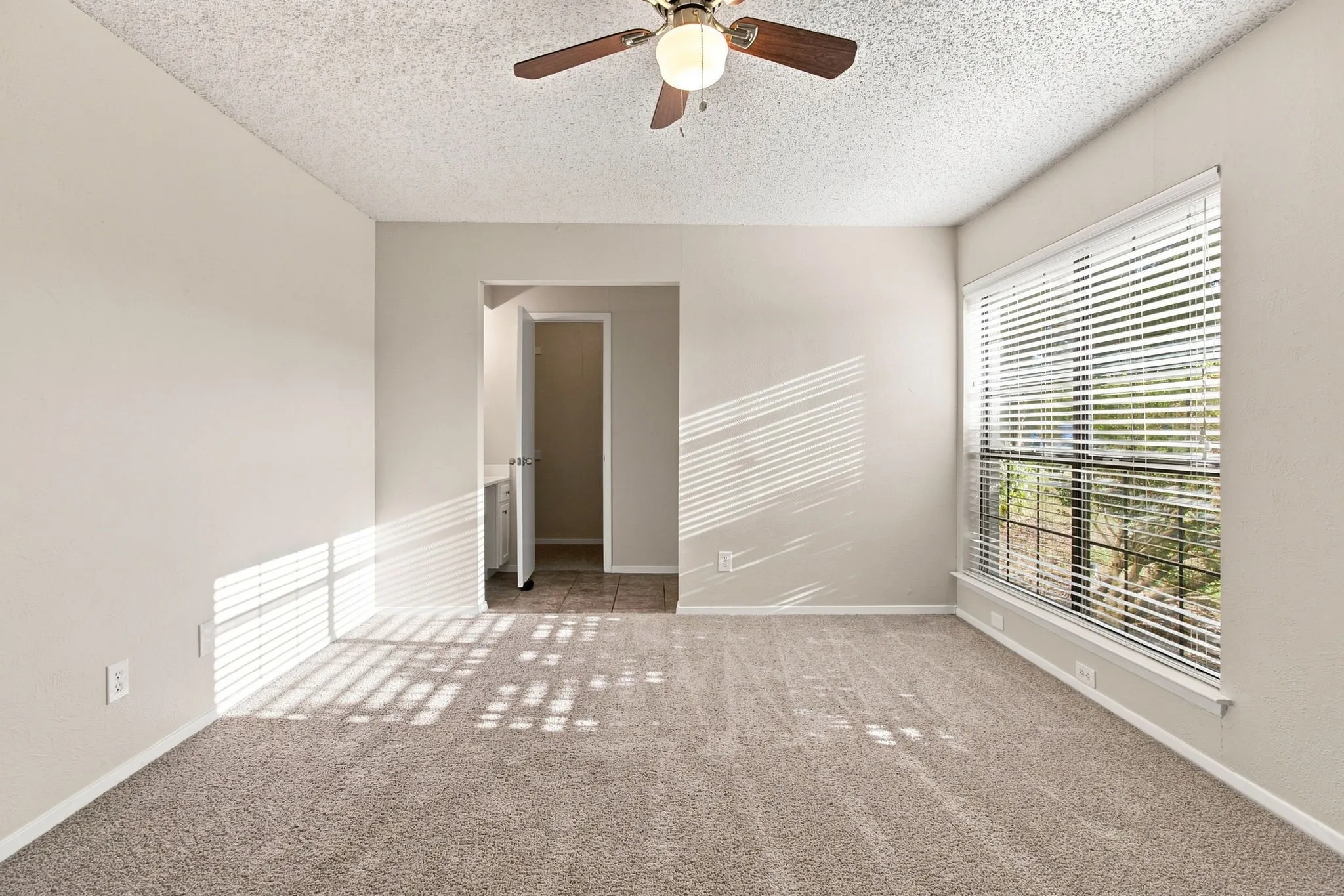 Single Family Residence For Sale in Dallas County , 2602 College Park Drive, Rowlett, Texas 75088, 3 Bedroom, 2 Bathroom, 2 Garage spaces, 1,224 Sqft, built in 1984, mls#21356447, Real Estate Agent in Rowlett, Homes For Sale in Dallas county, Homes For Sale in Rowlett, Realtor in Rowlett Texas, Real Estate Brokerage Independent Realty Texas, Luminita Cordes Realtor