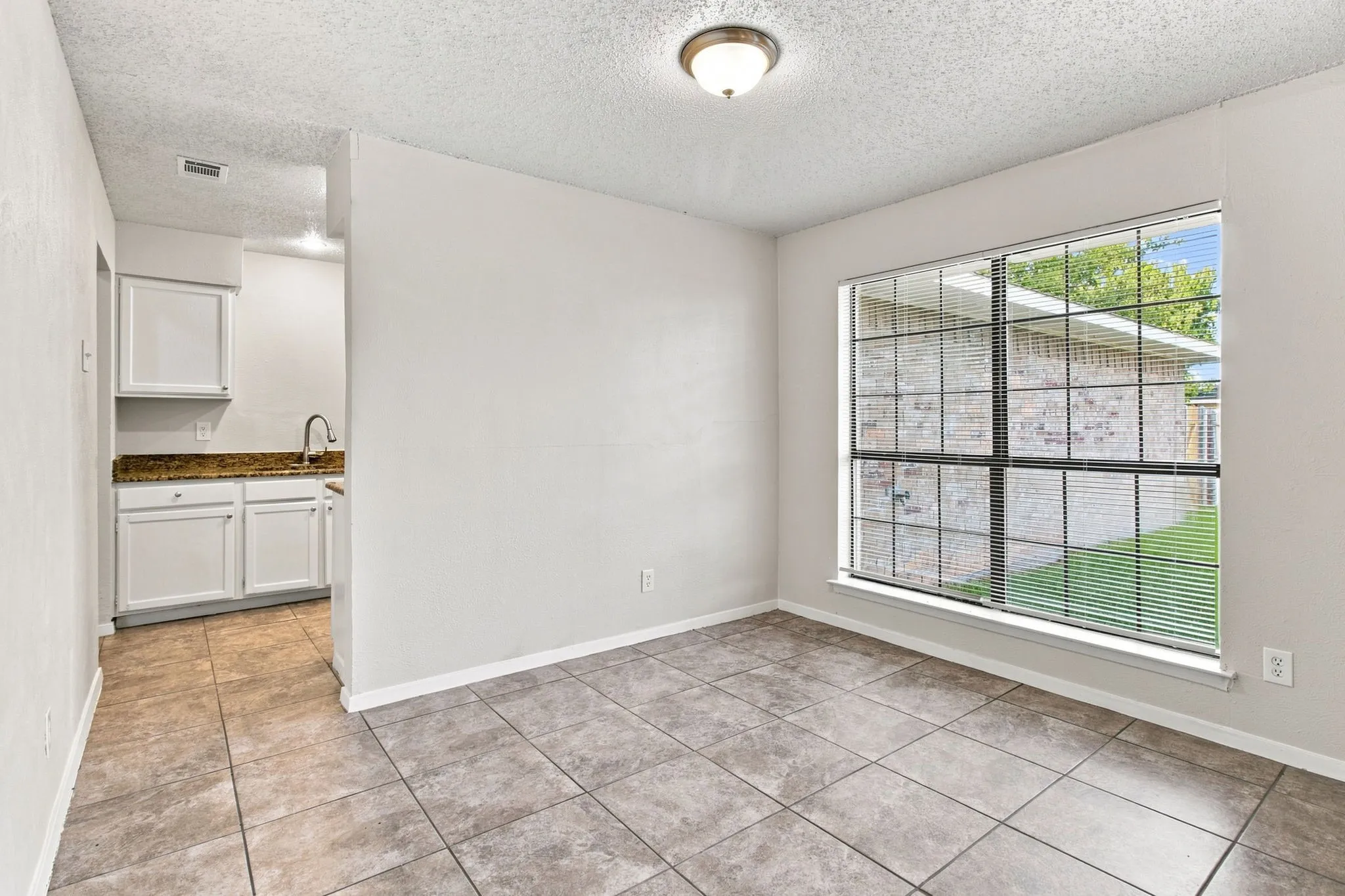 Single Family Residence For Sale in Dallas County , 2602 College Park Drive, Rowlett, Texas 75088, 3 Bedroom, 2 Bathroom, 2 Garage spaces, 1,224 Sqft, built in 1984, mls#21356447, Real Estate Agent in Rowlett, Homes For Sale in Dallas county, Homes For Sale in Rowlett, Realtor in Rowlett Texas, Real Estate Brokerage Independent Realty Texas, Luminita Cordes Realtor