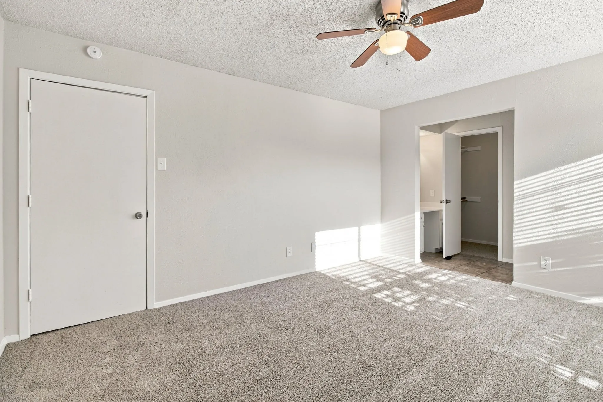 Single Family Residence For Sale in Dallas County , 2602 College Park Drive, Rowlett, Texas 75088, 3 Bedroom, 2 Bathroom, 2 Garage spaces, 1,224 Sqft, built in 1984, mls#21356447, Real Estate Agent in Rowlett, Homes For Sale in Dallas county, Homes For Sale in Rowlett, Realtor in Rowlett Texas, Real Estate Brokerage Independent Realty Texas, Luminita Cordes Realtor
