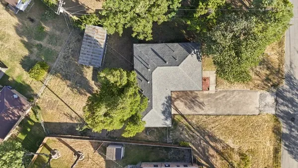 Single Family Residence For Sale in Dallas County , 1130 Lodema Lane, Duncanville, Texas 75116, 3 Bedroom, 2 Bathroom, 2 Garage spaces, 1,505 Sqft, built in 1962, mls#21358659, Real Estate Agent in Duncanville, Homes For Sale in Dallas county, Homes For Sale in Duncanville, Realtor in Duncanville Texas, Real Estate Brokerage Independent Realty Texas, Luminita Cordes Realtor