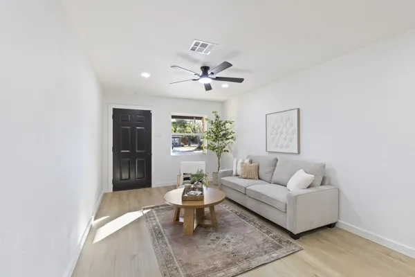 Single Family Residence For Sale in Dallas County , 1130 Lodema Lane, Duncanville, Texas 75116, 3 Bedroom, 2 Bathroom, 2 Garage spaces, 1,505 Sqft, built in 1962, mls#21358659, Real Estate Agent in Duncanville, Homes For Sale in Dallas county, Homes For Sale in Duncanville, Realtor in Duncanville Texas, Real Estate Brokerage Independent Realty Texas, Luminita Cordes Realtor