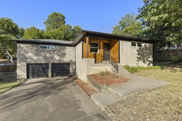 Single Family Residence For Sale in Dallas County , 1130 Lodema Lane, Duncanville, Texas 75116, 3 Bedroom, 2 Bathroom, 2 Garage spaces, 1,505 Sqft, built in 1962, mls#21358659, Real Estate Agent in Duncanville, Homes For Sale in Dallas county, Homes For Sale in Duncanville, Realtor in Duncanville Texas, Real Estate Brokerage Independent Realty Texas, Luminita Cordes Realtor