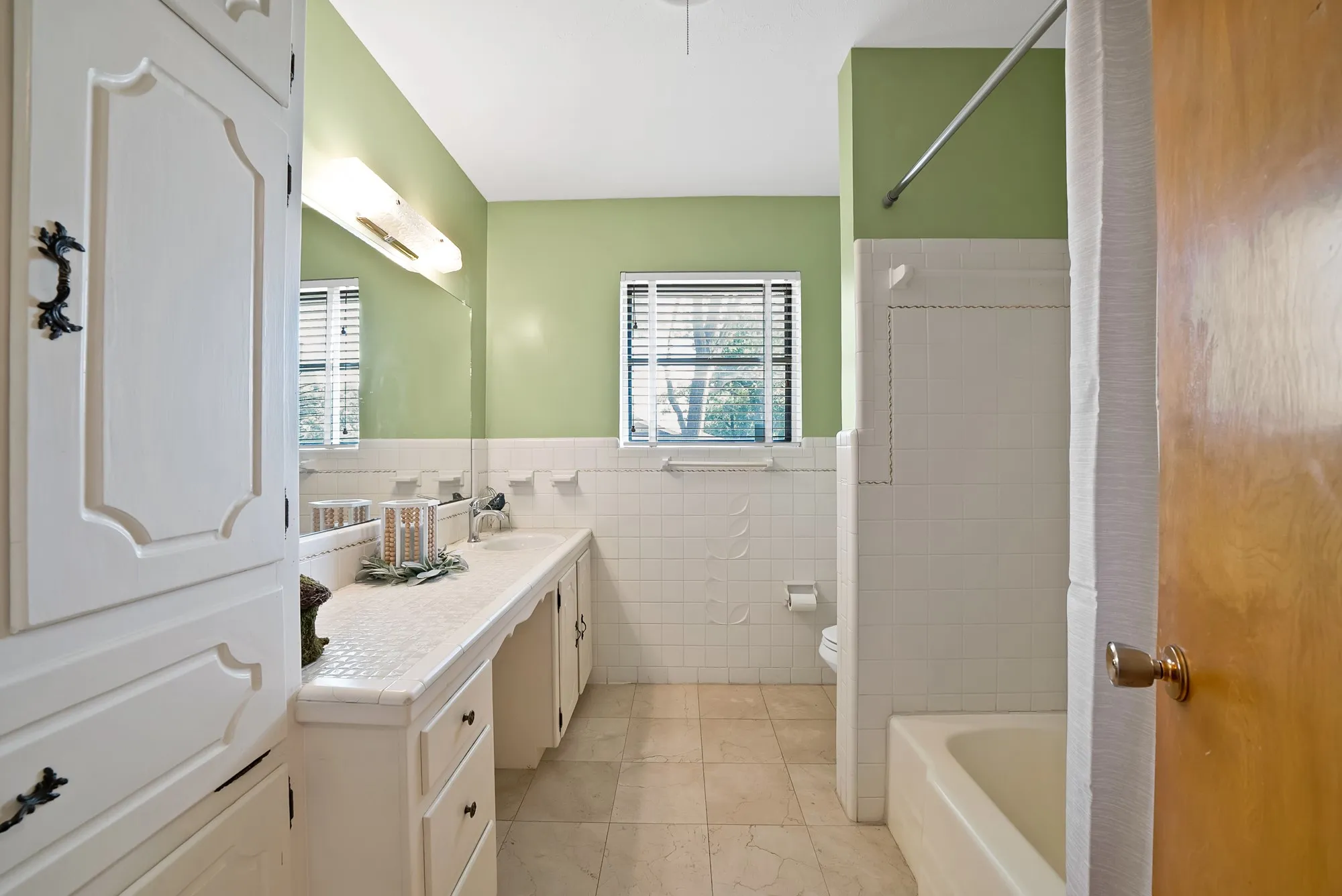 Single Family Residence For Sale in Tarrant County , 3929 Westerly Road, Benbrook, Texas 76116, 3 Bedroom, 2 Bathroom, 2 Garage spaces, 1,765 Sqft, built in 1963, mls#21358286, Real Estate Agent in Benbrook, Homes For Sale in Tarrant county, Homes For Sale in Benbrook, Realtor in Benbrook Texas, Real Estate Brokerage Independent Realty Texas, Luminita Cordes Realtor