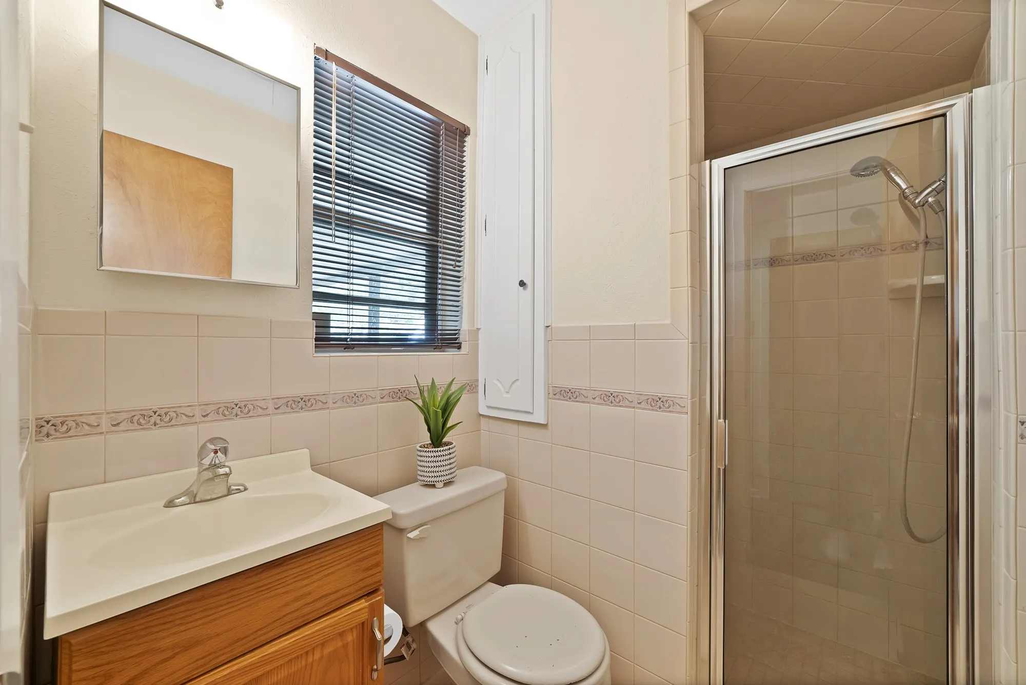 Single Family Residence For Sale in Tarrant County , 3929 Westerly Road, Benbrook, Texas 76116, 3 Bedroom, 2 Bathroom, 2 Garage spaces, 1,765 Sqft, built in 1963, mls#21358286, Real Estate Agent in Benbrook, Homes For Sale in Tarrant county, Homes For Sale in Benbrook, Realtor in Benbrook Texas, Real Estate Brokerage Independent Realty Texas, Luminita Cordes Realtor