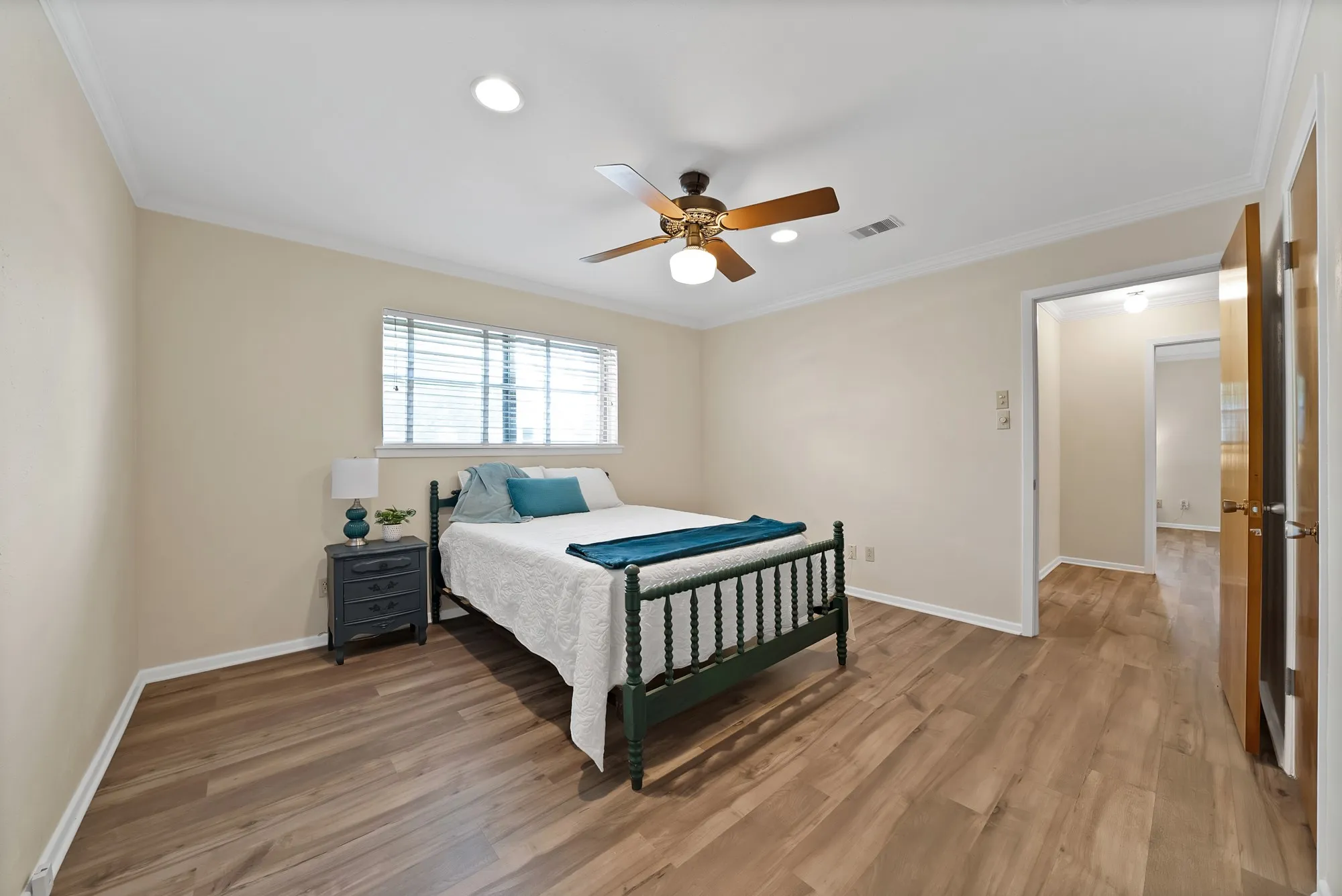 Single Family Residence For Sale in Tarrant County , 3929 Westerly Road, Benbrook, Texas 76116, 3 Bedroom, 2 Bathroom, 2 Garage spaces, 1,765 Sqft, built in 1963, mls#21358286, Real Estate Agent in Benbrook, Homes For Sale in Tarrant county, Homes For Sale in Benbrook, Realtor in Benbrook Texas, Real Estate Brokerage Independent Realty Texas, Luminita Cordes Realtor
