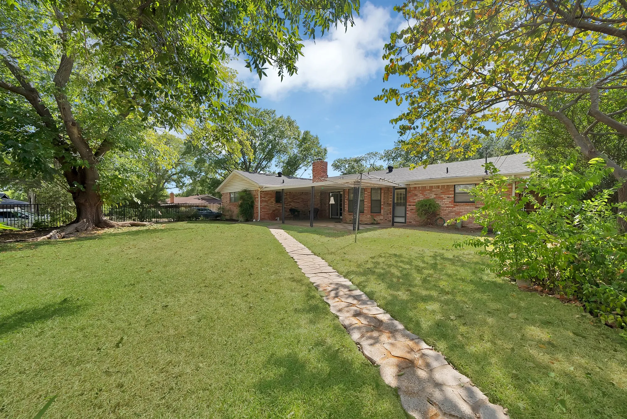 Single Family Residence For Sale in Tarrant County , 3929 Westerly Road, Benbrook, Texas 76116, 3 Bedroom, 2 Bathroom, 2 Garage spaces, 1,765 Sqft, built in 1963, mls#21358286, Real Estate Agent in Benbrook, Homes For Sale in Tarrant county, Homes For Sale in Benbrook, Realtor in Benbrook Texas, Real Estate Brokerage Independent Realty Texas, Luminita Cordes Realtor