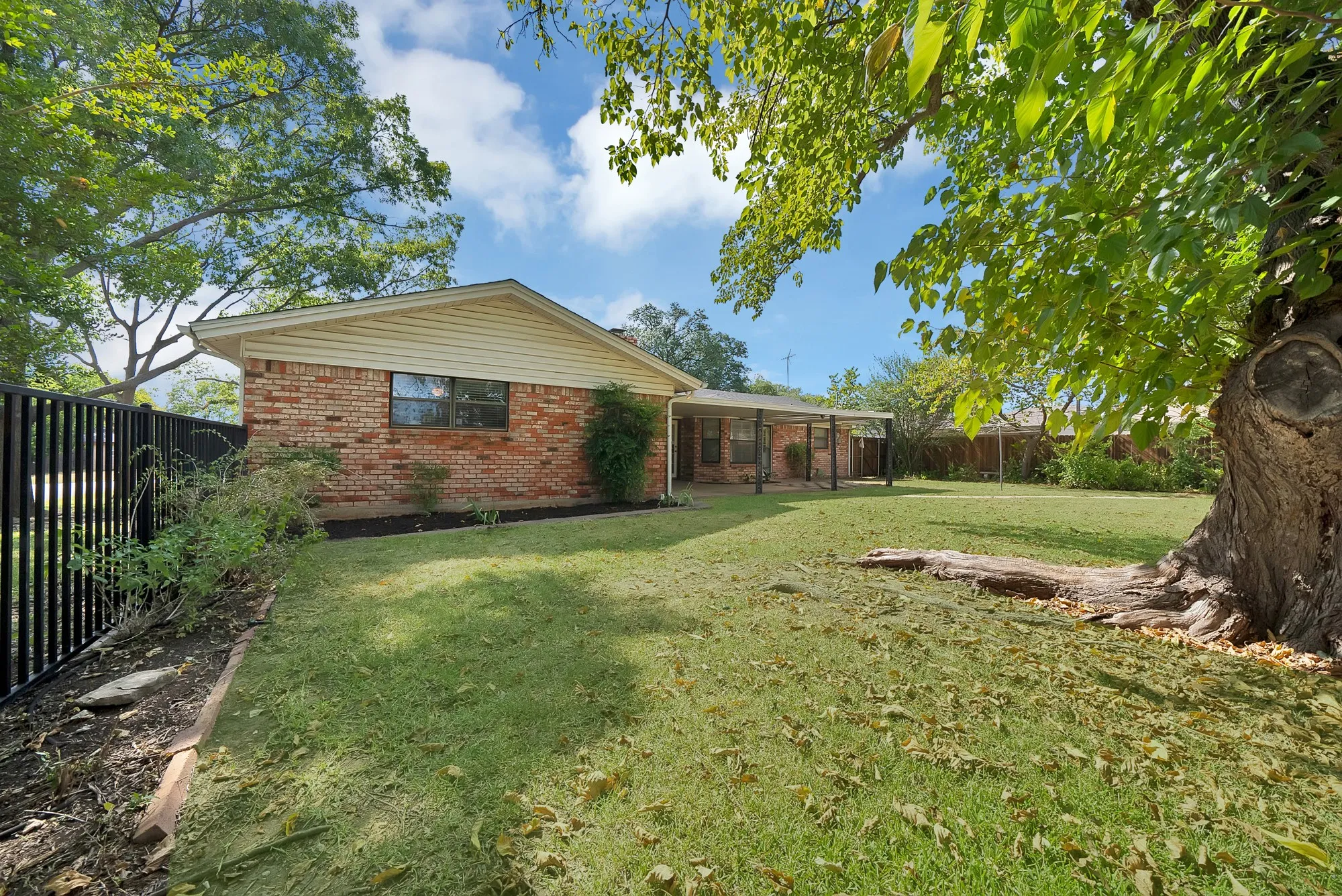 Single Family Residence For Sale in Tarrant County , 3929 Westerly Road, Benbrook, Texas 76116, 3 Bedroom, 2 Bathroom, 2 Garage spaces, 1,765 Sqft, built in 1963, mls#21358286, Real Estate Agent in Benbrook, Homes For Sale in Tarrant county, Homes For Sale in Benbrook, Realtor in Benbrook Texas, Real Estate Brokerage Independent Realty Texas, Luminita Cordes Realtor
