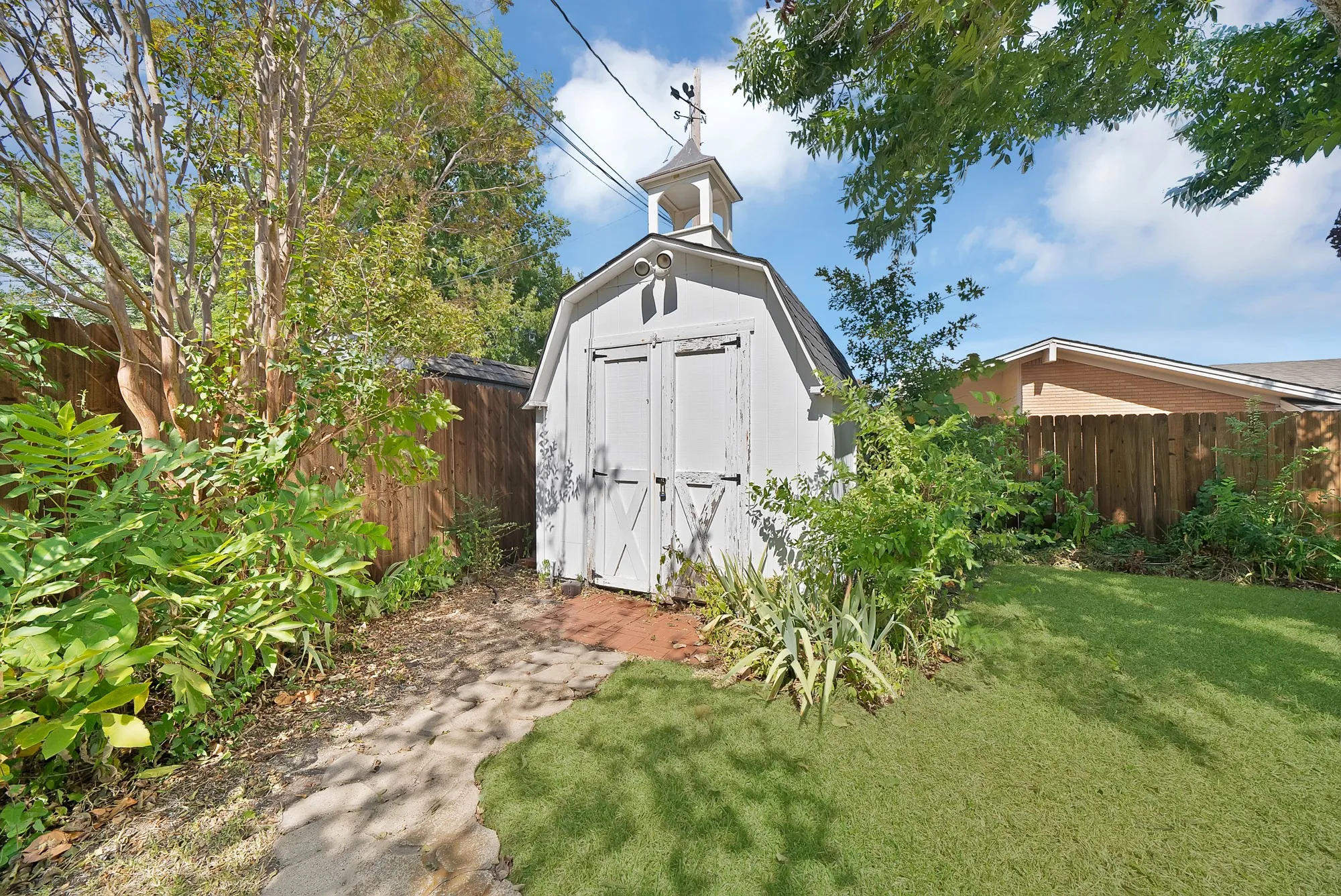 Single Family Residence For Sale in Tarrant County , 3929 Westerly Road, Benbrook, Texas 76116, 3 Bedroom, 2 Bathroom, 2 Garage spaces, 1,765 Sqft, built in 1963, mls#21358286, Real Estate Agent in Benbrook, Homes For Sale in Tarrant county, Homes For Sale in Benbrook, Realtor in Benbrook Texas, Real Estate Brokerage Independent Realty Texas, Luminita Cordes Realtor