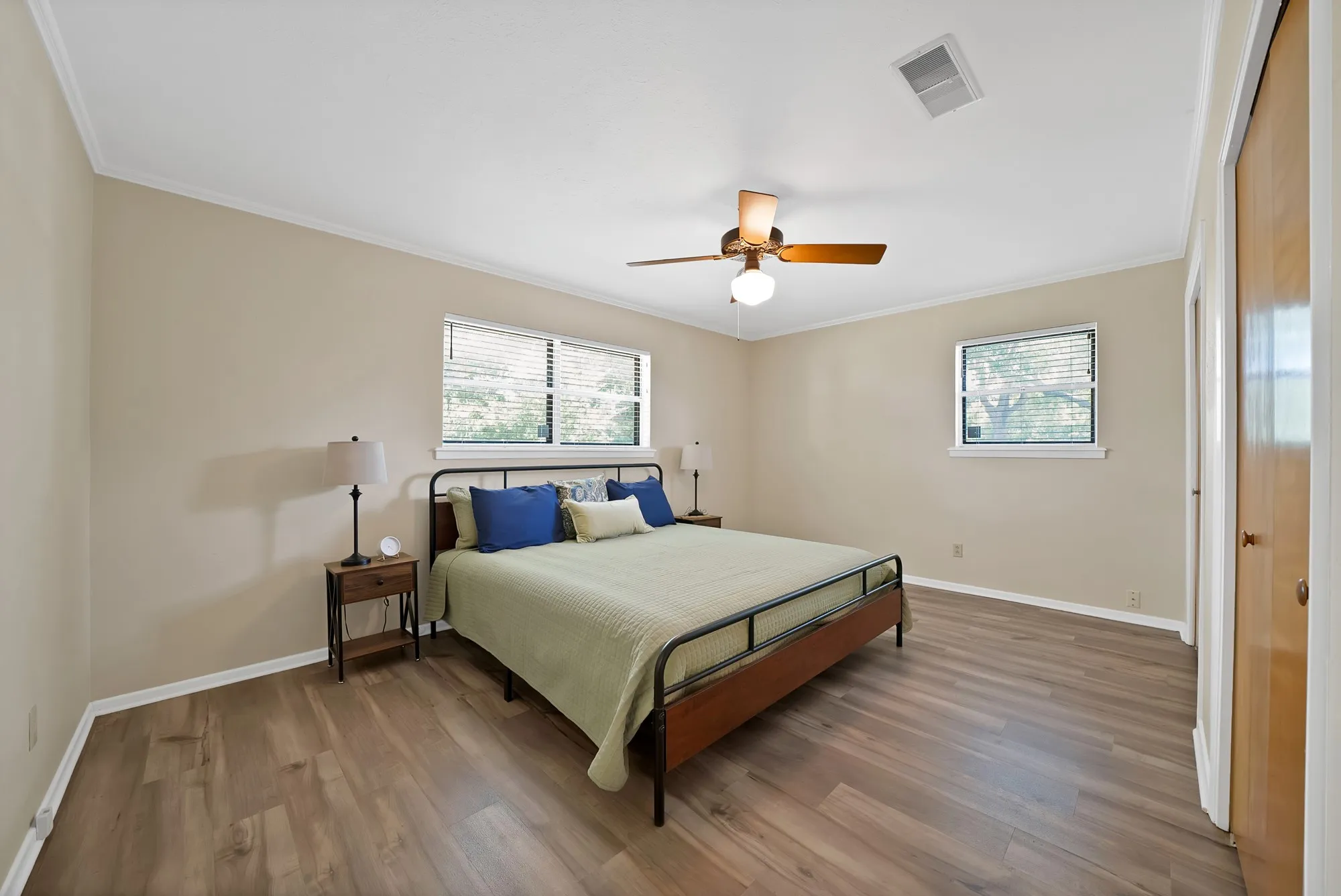 Single Family Residence For Sale in Tarrant County , 3929 Westerly Road, Benbrook, Texas 76116, 3 Bedroom, 2 Bathroom, 2 Garage spaces, 1,765 Sqft, built in 1963, mls#21358286, Real Estate Agent in Benbrook, Homes For Sale in Tarrant county, Homes For Sale in Benbrook, Realtor in Benbrook Texas, Real Estate Brokerage Independent Realty Texas, Luminita Cordes Realtor