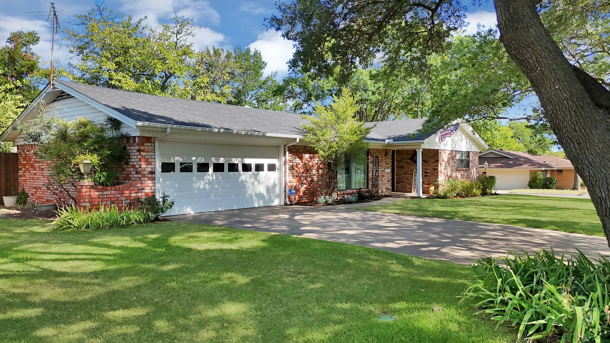 Single Family Residence For Sale in Tarrant County , 3929 Westerly Road, Benbrook, Texas 76116, 3 Bedroom, 2 Bathroom, 2 Garage spaces, 1,765 Sqft, built in 1963, mls#21358286, Real Estate Agent in Benbrook, Homes For Sale in Tarrant county, Homes For Sale in Benbrook, Realtor in Benbrook Texas, Real Estate Brokerage Independent Realty Texas, Luminita Cordes Realtor