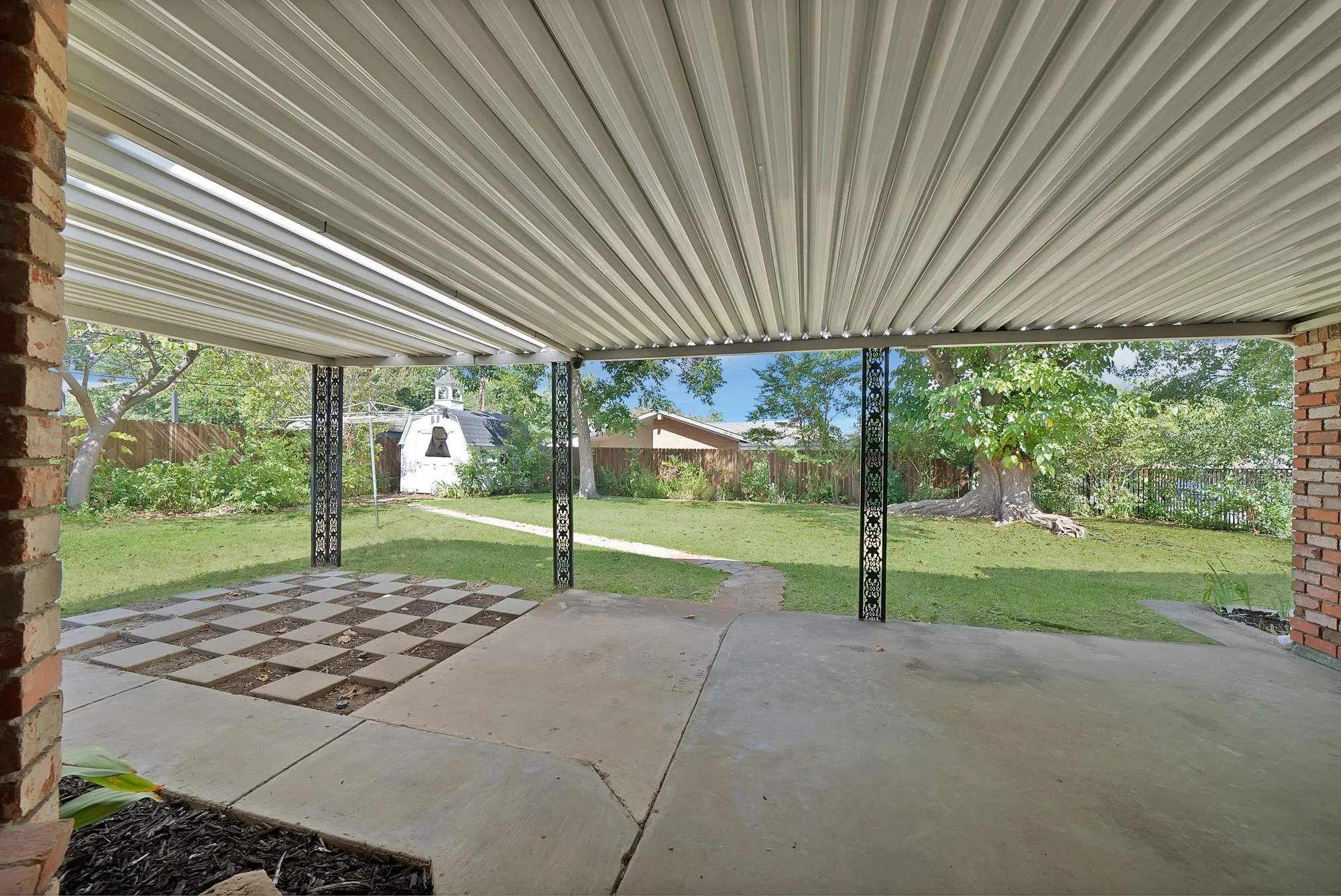 Single Family Residence For Sale in Tarrant County , 3929 Westerly Road, Benbrook, Texas 76116, 3 Bedroom, 2 Bathroom, 2 Garage spaces, 1,765 Sqft, built in 1963, mls#21358286, Real Estate Agent in Benbrook, Homes For Sale in Tarrant county, Homes For Sale in Benbrook, Realtor in Benbrook Texas, Real Estate Brokerage Independent Realty Texas, Luminita Cordes Realtor