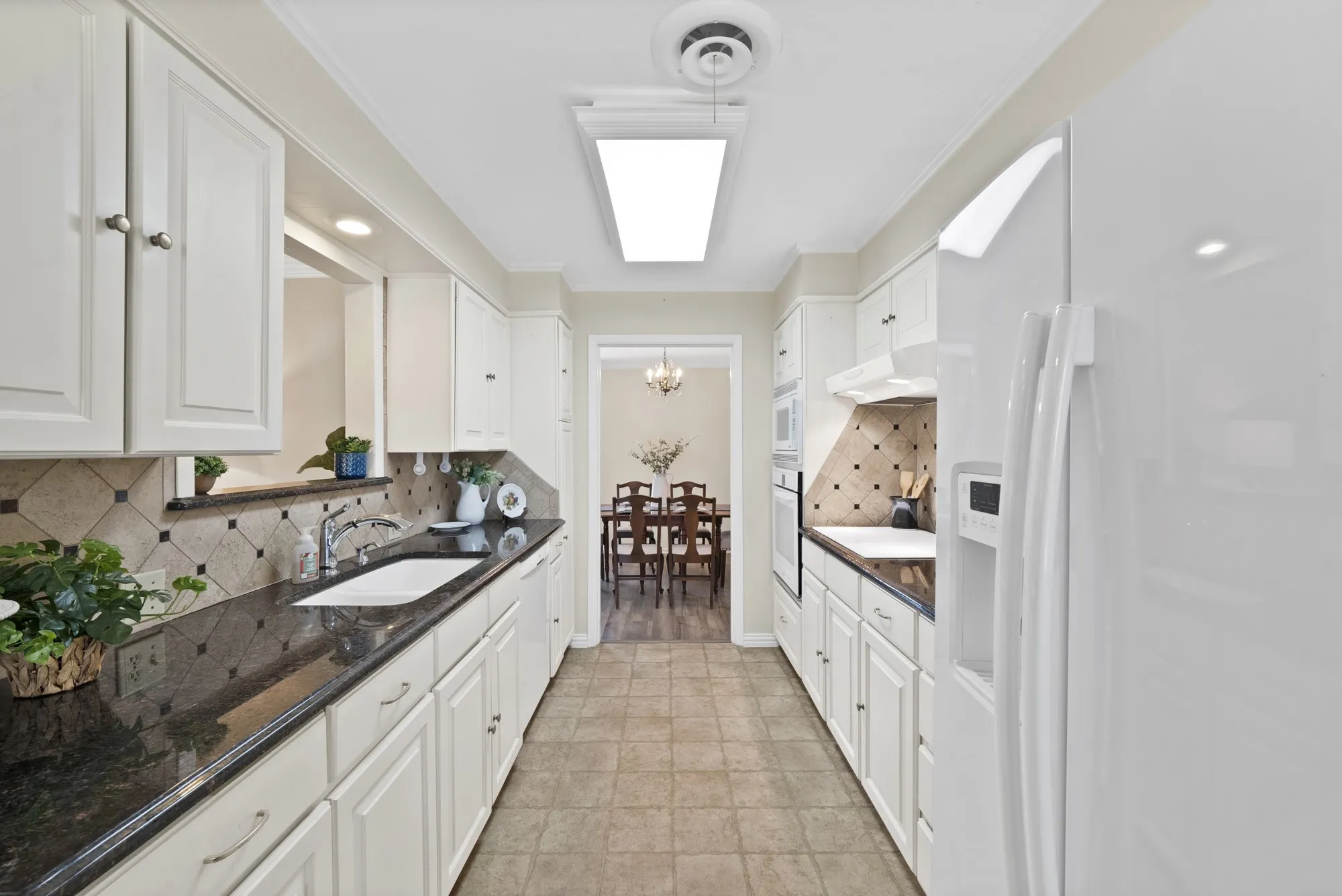 Single Family Residence For Sale in Tarrant County , 3929 Westerly Road, Benbrook, Texas 76116, 3 Bedroom, 2 Bathroom, 2 Garage spaces, 1,765 Sqft, built in 1963, mls#21358286, Real Estate Agent in Benbrook, Homes For Sale in Tarrant county, Homes For Sale in Benbrook, Realtor in Benbrook Texas, Real Estate Brokerage Independent Realty Texas, Luminita Cordes Realtor