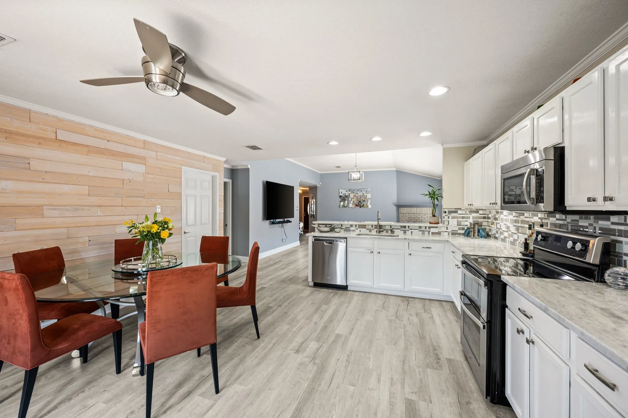 Single Family Residence For Sale in Tarrant County , 4136 Justin Drive, Fort Worth, Texas 76244, 4 Bedroom, 2 Bathroom, 2 Garage spaces, 1,917 Sqft, built in 2003, Price $375,000, mls#21356546, Real Estate Agent in Fort Worth, Homes For Sale in Tarrant county, Homes For Sale in Fort Worth, Realtor in Fort Worth Texas, Real Estate Brokerage Independent Realty Texas, Luminita Cordes Realtor