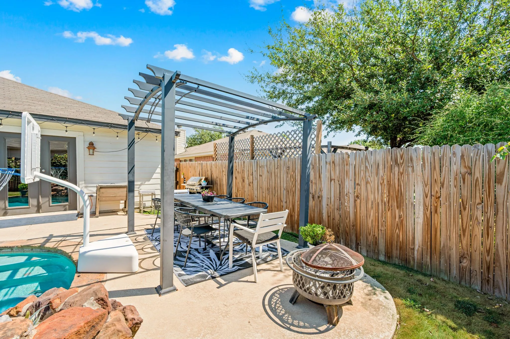 Single Family Residence For Sale in Tarrant County , 4136 Justin Drive, Fort Worth, Texas 76244, 4 Bedroom, 2 Bathroom, 2 Garage spaces, 1,917 Sqft, built in 2003, Price $375,000, mls#21356546, Real Estate Agent in Fort Worth, Homes For Sale in Tarrant county, Homes For Sale in Fort Worth, Realtor in Fort Worth Texas, Real Estate Brokerage Independent Realty Texas, Luminita Cordes Realtor