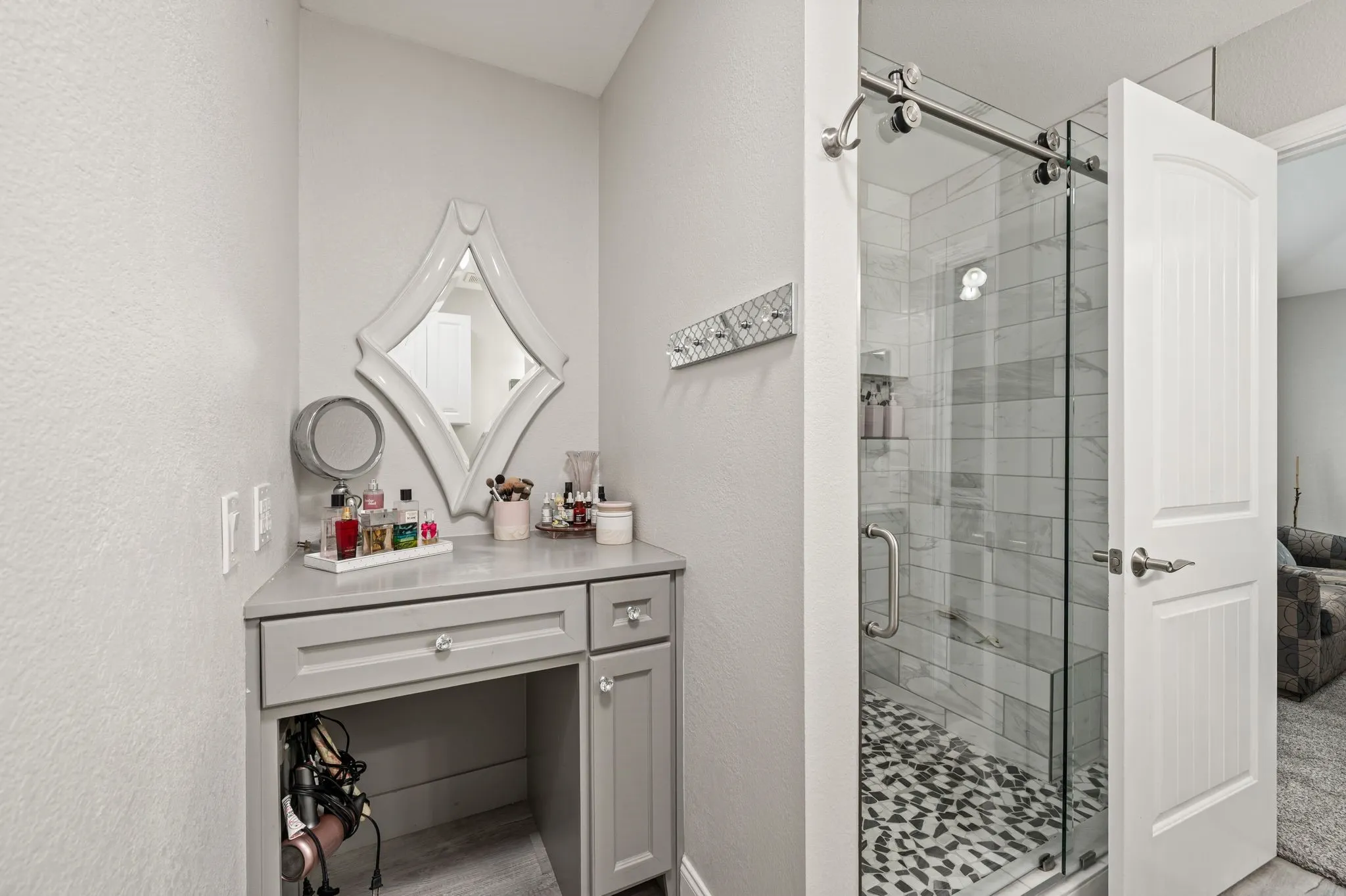 Single Family Residence For Sale in Tarrant County , 4136 Justin Drive, Fort Worth, Texas 76244, 4 Bedroom, 2 Bathroom, 2 Garage spaces, 1,917 Sqft, built in 2003, Price $375,000, mls#21356546, Real Estate Agent in Fort Worth, Homes For Sale in Tarrant county, Homes For Sale in Fort Worth, Realtor in Fort Worth Texas, Real Estate Brokerage Independent Realty Texas, Luminita Cordes Realtor