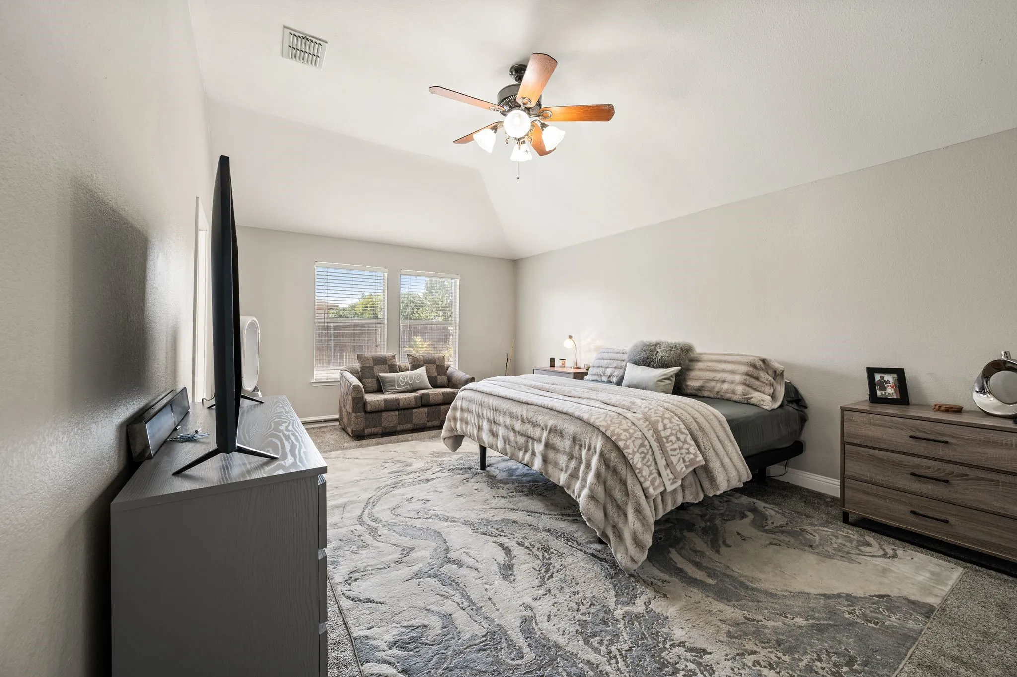 Single Family Residence For Sale in Tarrant County , 4136 Justin Drive, Fort Worth, Texas 76244, 4 Bedroom, 2 Bathroom, 2 Garage spaces, 1,917 Sqft, built in 2003, Price $375,000, mls#21356546, Real Estate Agent in Fort Worth, Homes For Sale in Tarrant county, Homes For Sale in Fort Worth, Realtor in Fort Worth Texas, Real Estate Brokerage Independent Realty Texas, Luminita Cordes Realtor