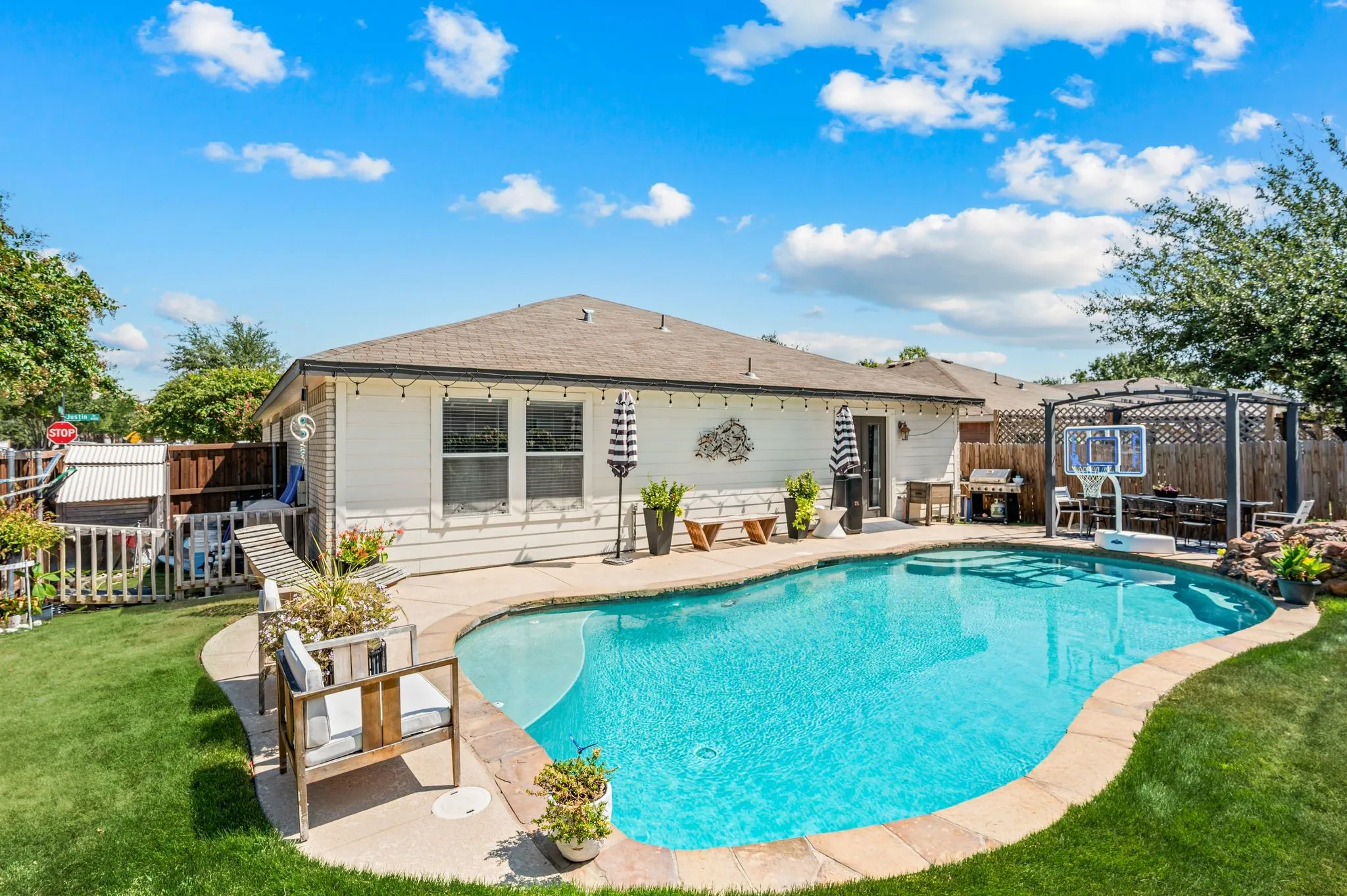 Single Family Residence For Sale in Tarrant County , 4136 Justin Drive, Fort Worth, Texas 76244, 4 Bedroom, 2 Bathroom, 2 Garage spaces, 1,917 Sqft, built in 2003, Price $375,000, mls#21356546, Real Estate Agent in Fort Worth, Homes For Sale in Tarrant county, Homes For Sale in Fort Worth, Realtor in Fort Worth Texas, Real Estate Brokerage Independent Realty Texas, Luminita Cordes Realtor