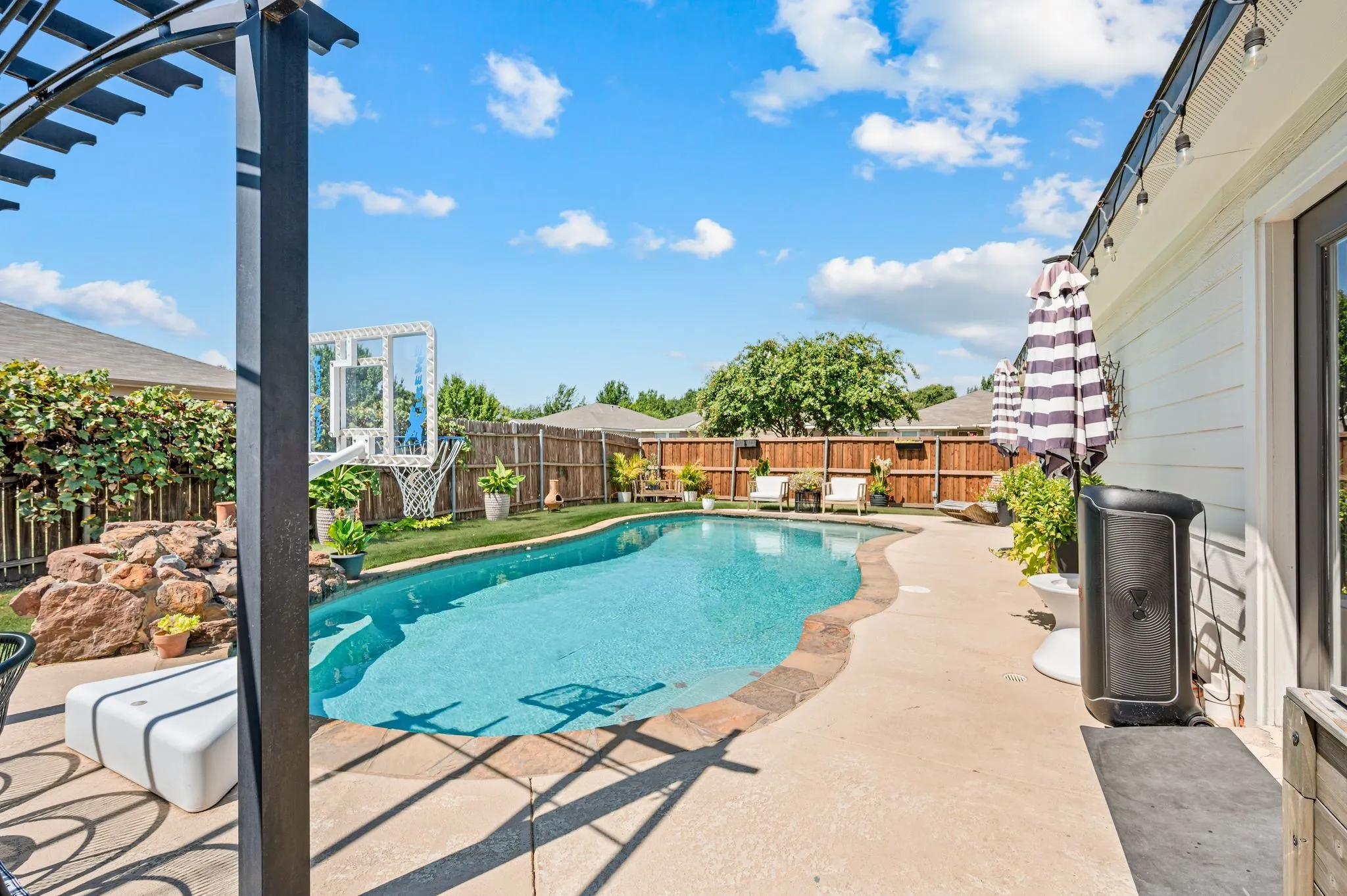 Single Family Residence For Sale in Tarrant County , 4136 Justin Drive, Fort Worth, Texas 76244, 4 Bedroom, 2 Bathroom, 2 Garage spaces, 1,917 Sqft, built in 2003, Price $375,000, mls#21356546, Real Estate Agent in Fort Worth, Homes For Sale in Tarrant county, Homes For Sale in Fort Worth, Realtor in Fort Worth Texas, Real Estate Brokerage Independent Realty Texas, Luminita Cordes Realtor
