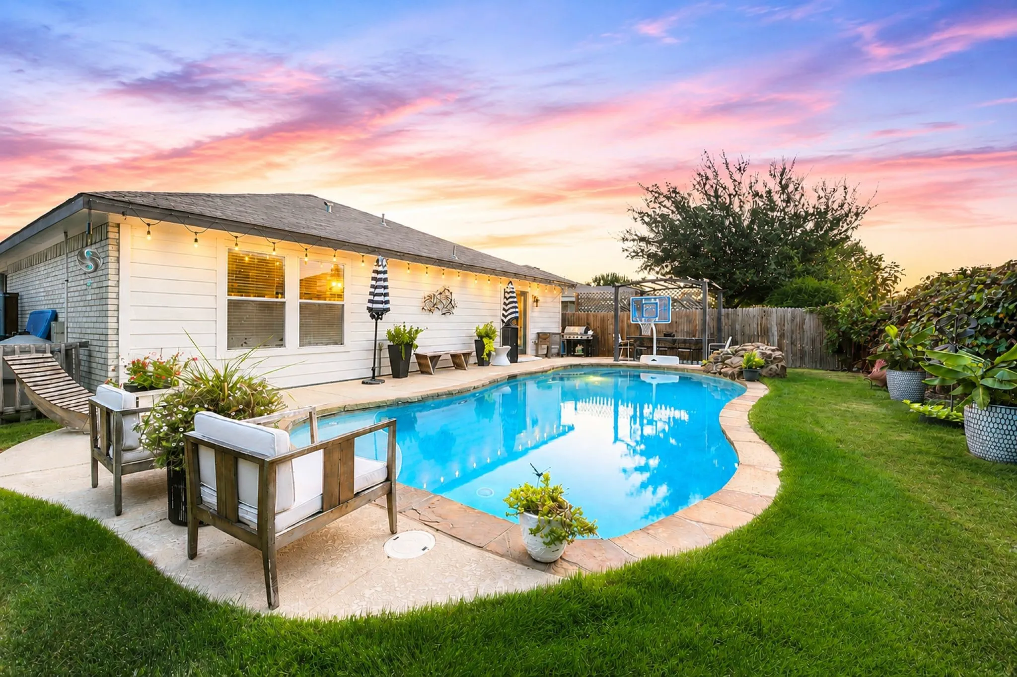 Single Family Residence For Sale in Tarrant County , 4136 Justin Drive, Fort Worth, Texas 76244, 4 Bedroom, 2 Bathroom, 2 Garage spaces, 1,917 Sqft, built in 2003, Price $375,000, mls#21356546, Real Estate Agent in Fort Worth, Homes For Sale in Tarrant county, Homes For Sale in Fort Worth, Realtor in Fort Worth Texas, Real Estate Brokerage Independent Realty Texas, Luminita Cordes Realtor