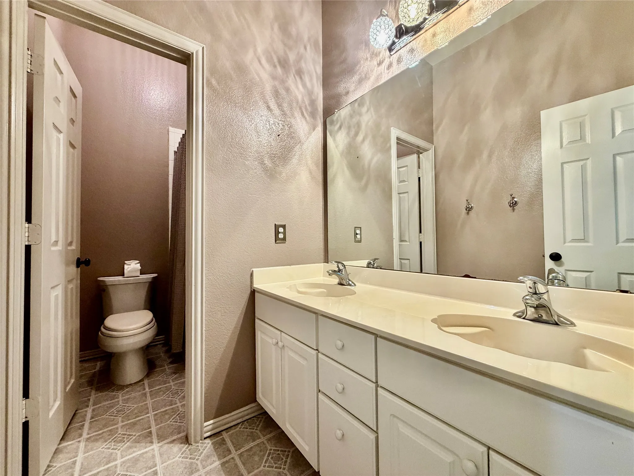 Single Family Residence For Rent in Denton County , 1632 Castle Pines Drive, Frisco, Texas 75036, 3 Bedroom, 2 Bathroom, 2 Garage spaces, 2,212 Sqft, built in 2000, mls#21357741, Real Estate Agent in Frisco, Homes For Rent in Denton county, Homes For Rent in Frisco, Realtor in Frisco Texas, Real Estate Brokerage Independent Realty Texas, Luminita Cordes Realtor
