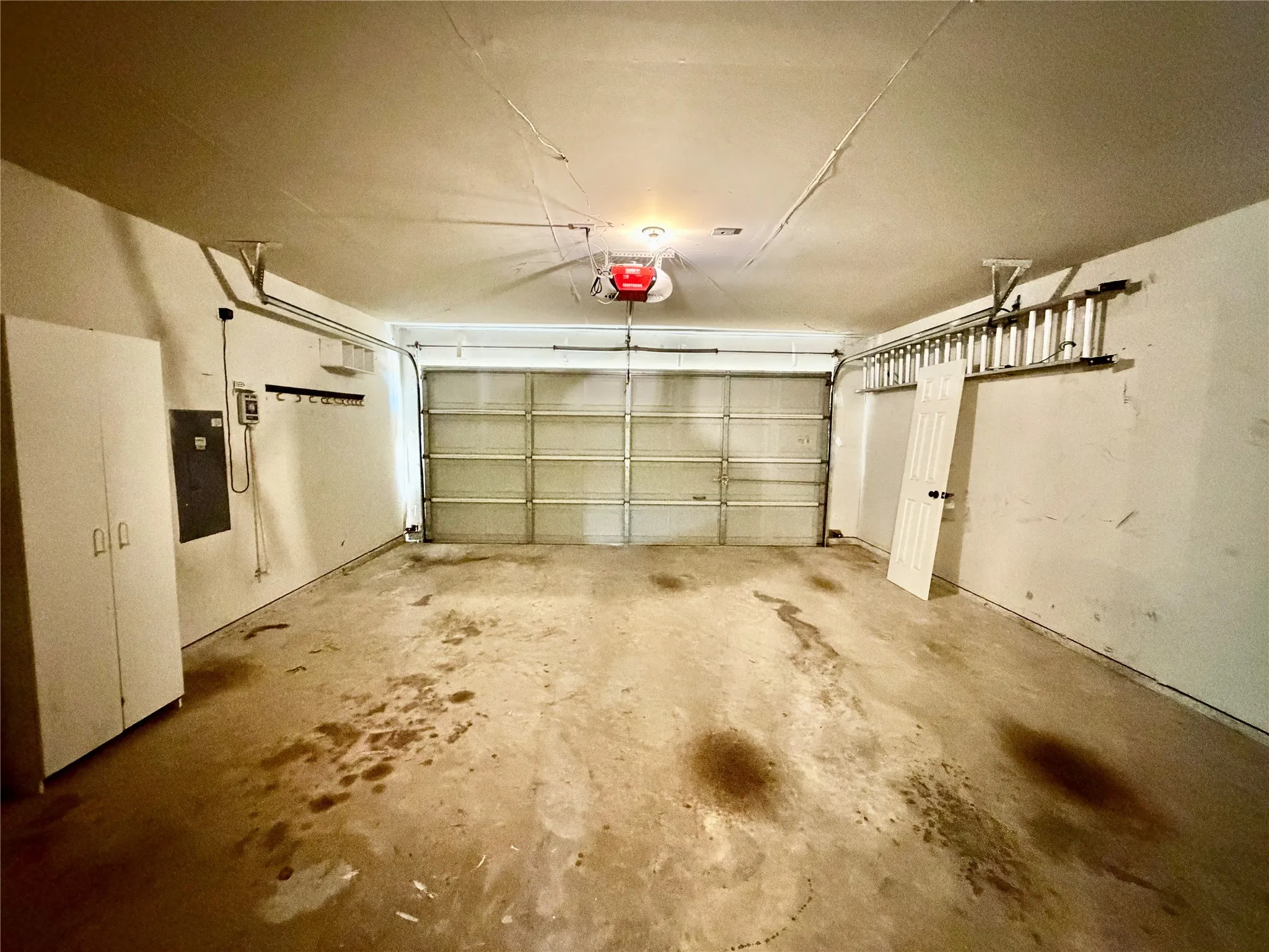 Single Family Residence For Rent in Denton County , 1632 Castle Pines Drive, Frisco, Texas 75036, 3 Bedroom, 2 Bathroom, 2 Garage spaces, 2,212 Sqft, built in 2000, mls#21357741, Real Estate Agent in Frisco, Homes For Rent in Denton county, Homes For Rent in Frisco, Realtor in Frisco Texas, Real Estate Brokerage Independent Realty Texas, Luminita Cordes Realtor